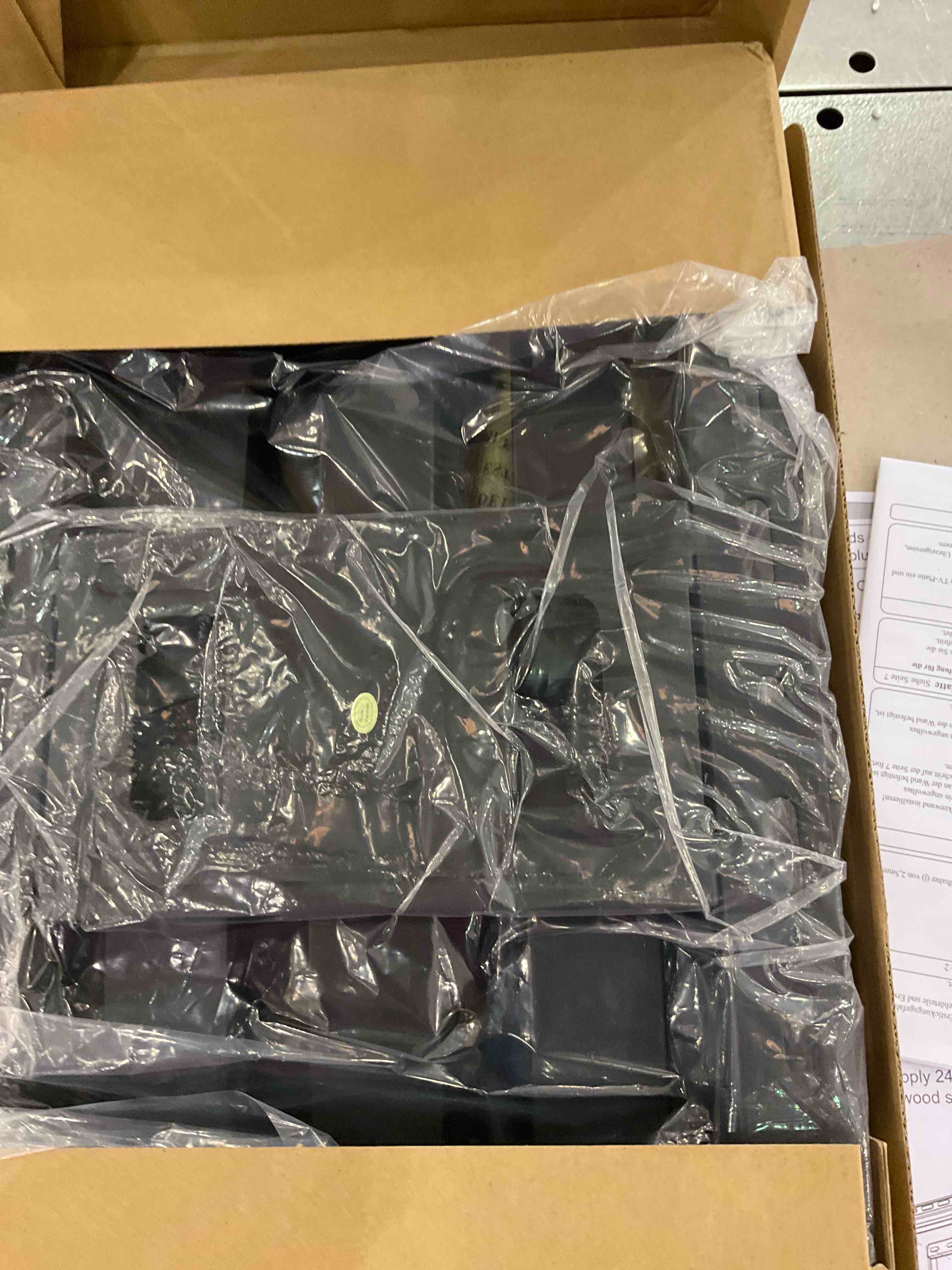 https://s3.amazonaws.com/lotting-images-prod/BargainHunt/EXS01231983_1712767645153.jpeg