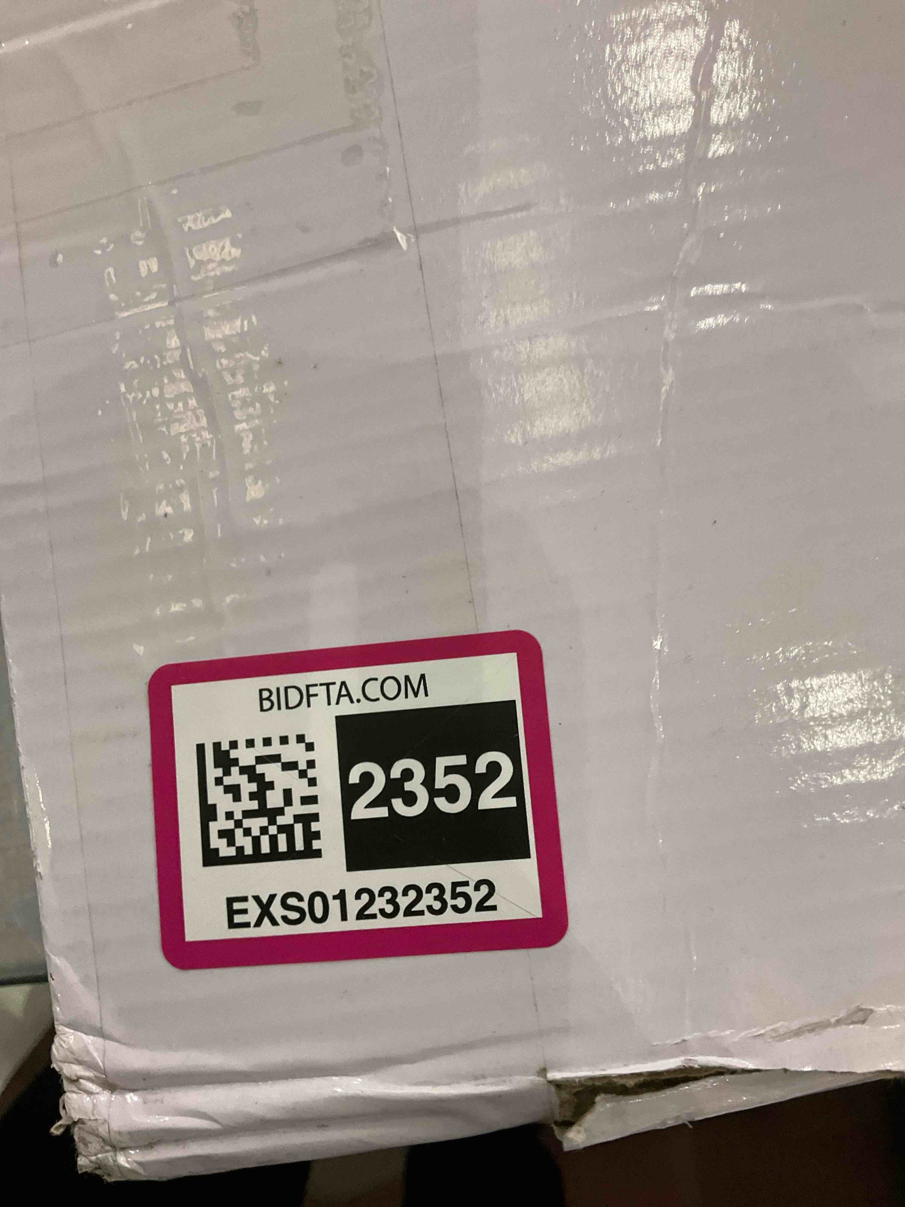 https://s3.amazonaws.com/lotting-images-prod/BargainHunt/EXS01232352_1712684400436.jpeg