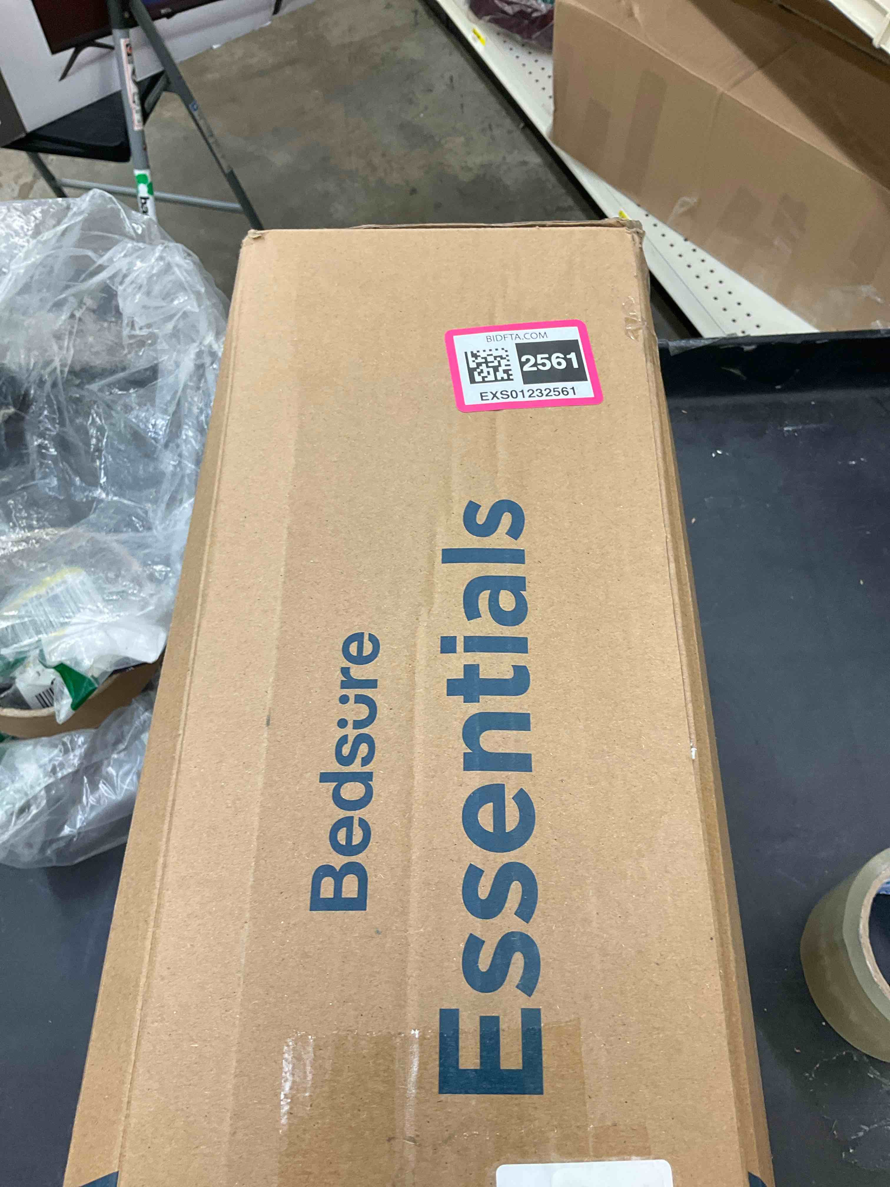 https://s3.amazonaws.com/lotting-images-prod/BargainHunt/EXS01232561_1712942001768.jpeg