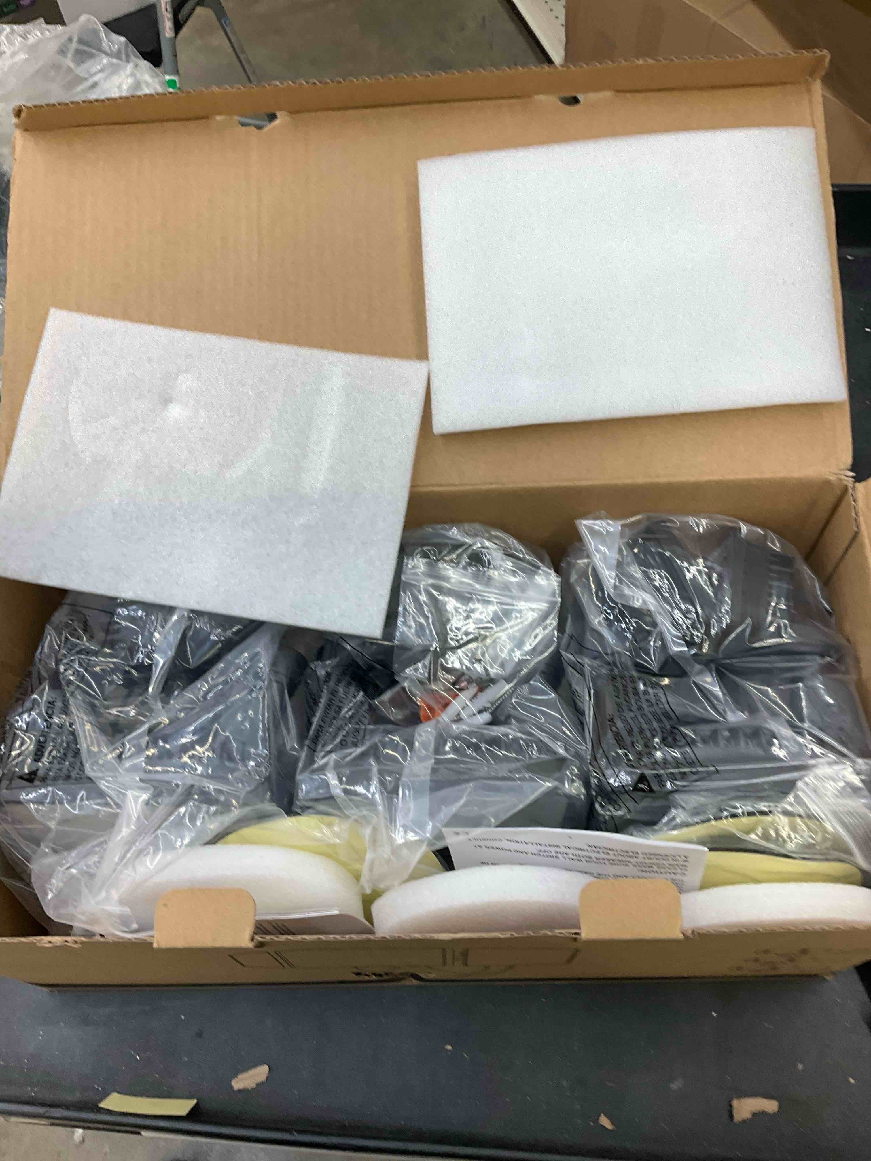 https://s3.amazonaws.com/lotting-images-prod/BargainHunt/EXS01232562_1712942062308.jpeg