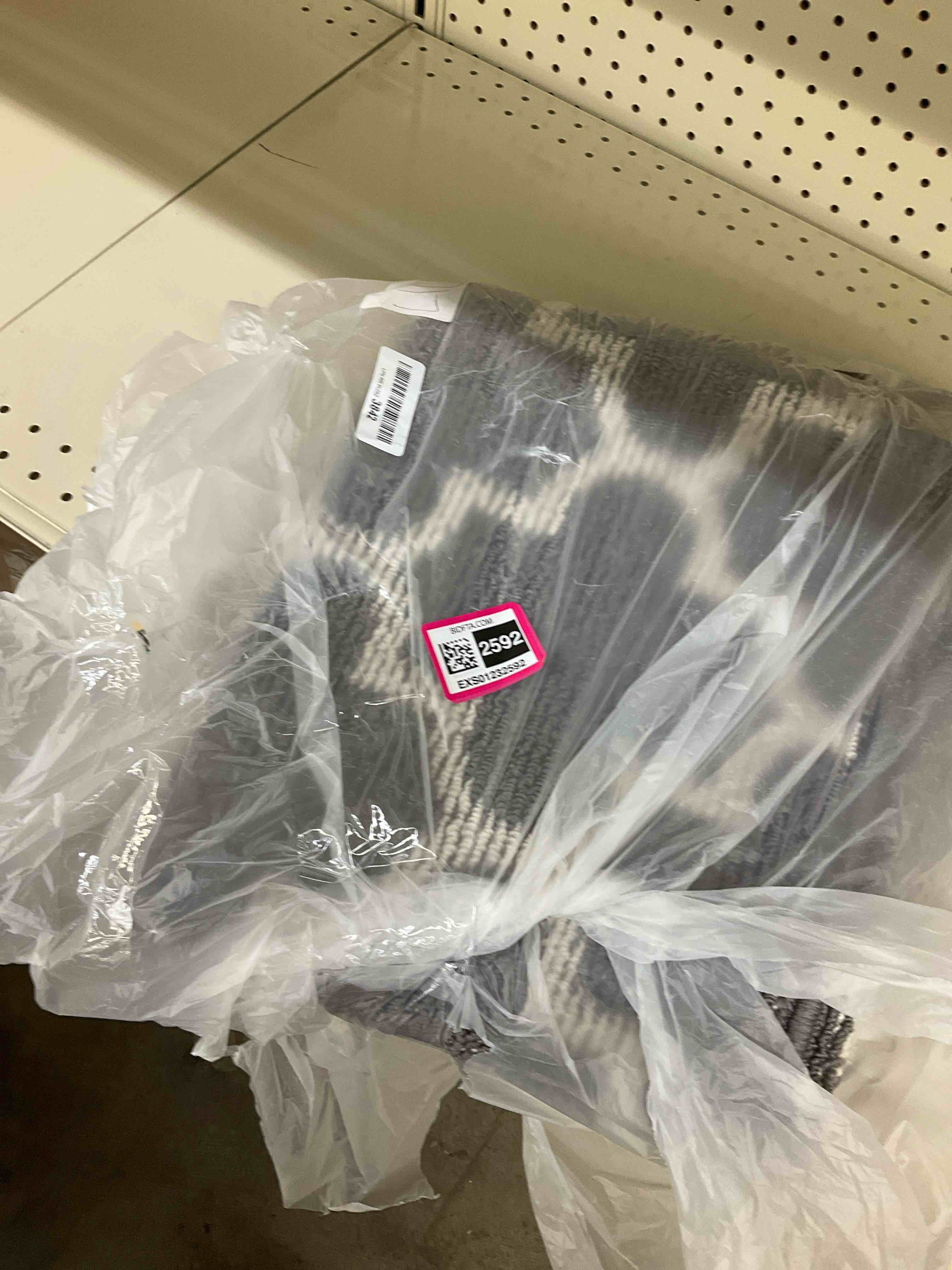 https://s3.amazonaws.com/lotting-images-prod/BargainHunt/EXS01232592_1712949669130.jpeg