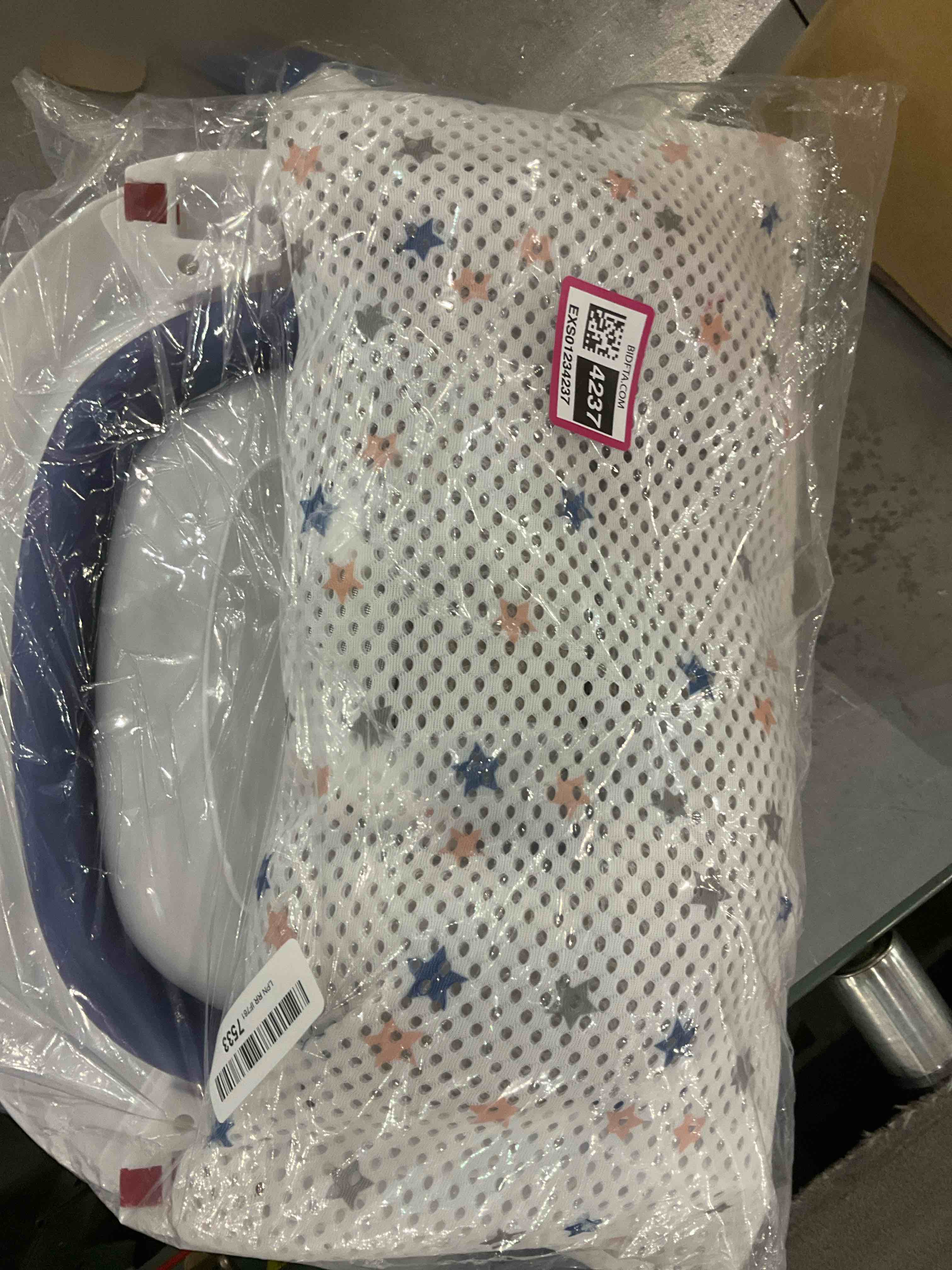 https://s3.amazonaws.com/lotting-images-prod/BargainHunt/EXS01234237_1712578089405.jpeg