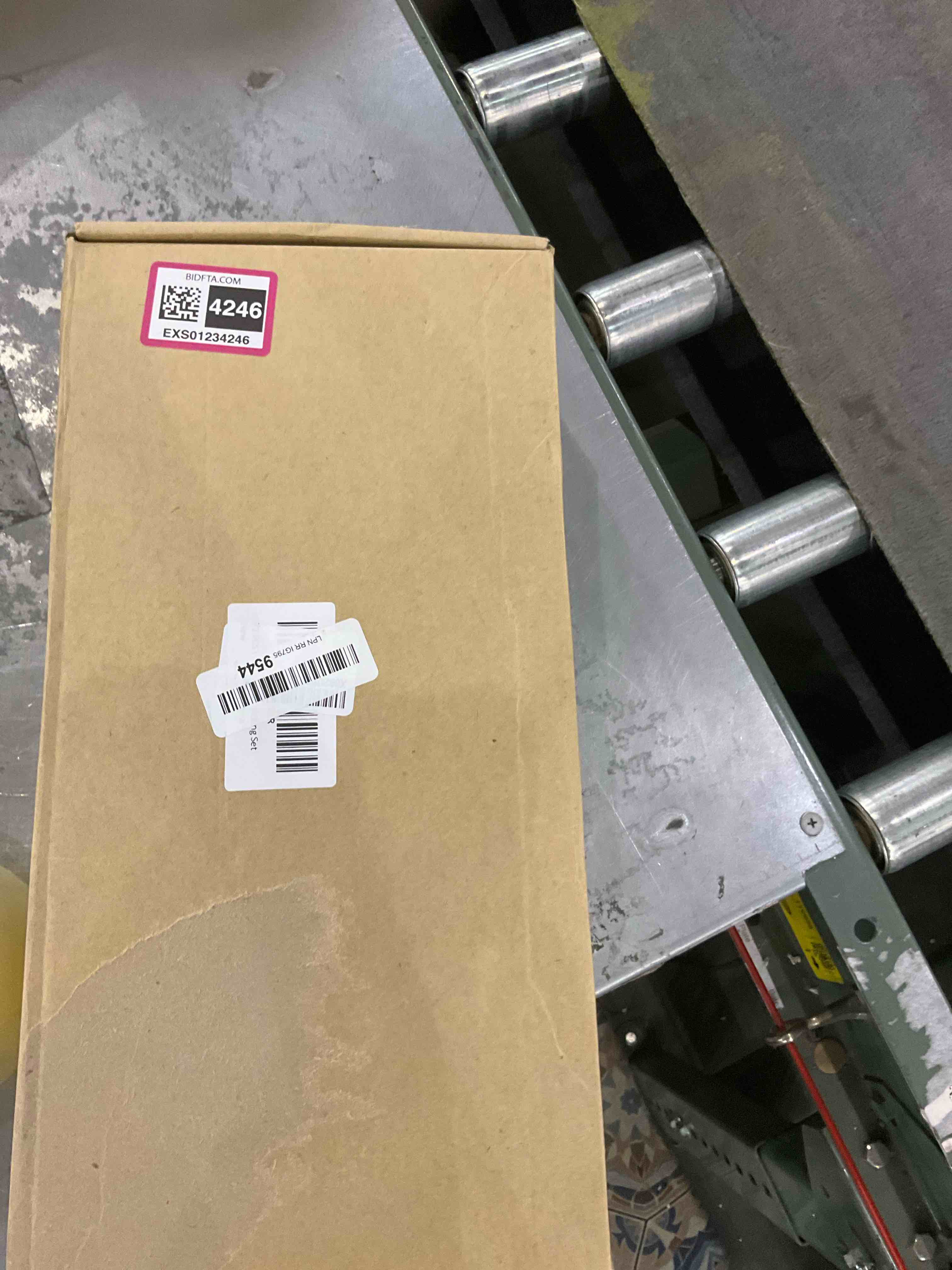 https://s3.amazonaws.com/lotting-images-prod/BargainHunt/EXS01234246_1712578667585.jpeg