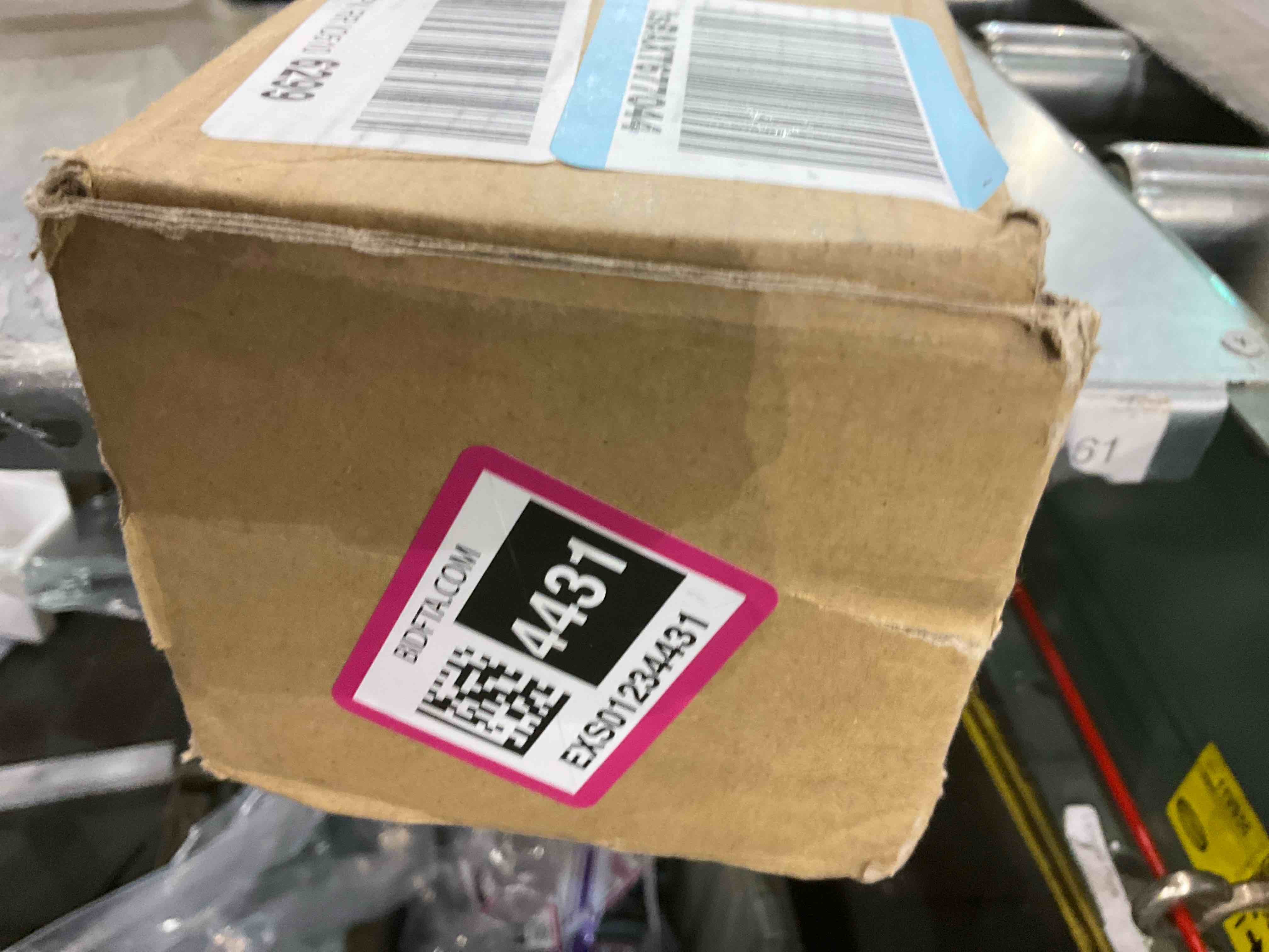 https://s3.amazonaws.com/lotting-images-prod/BargainHunt/EXS01234431_1712666388284.jpeg