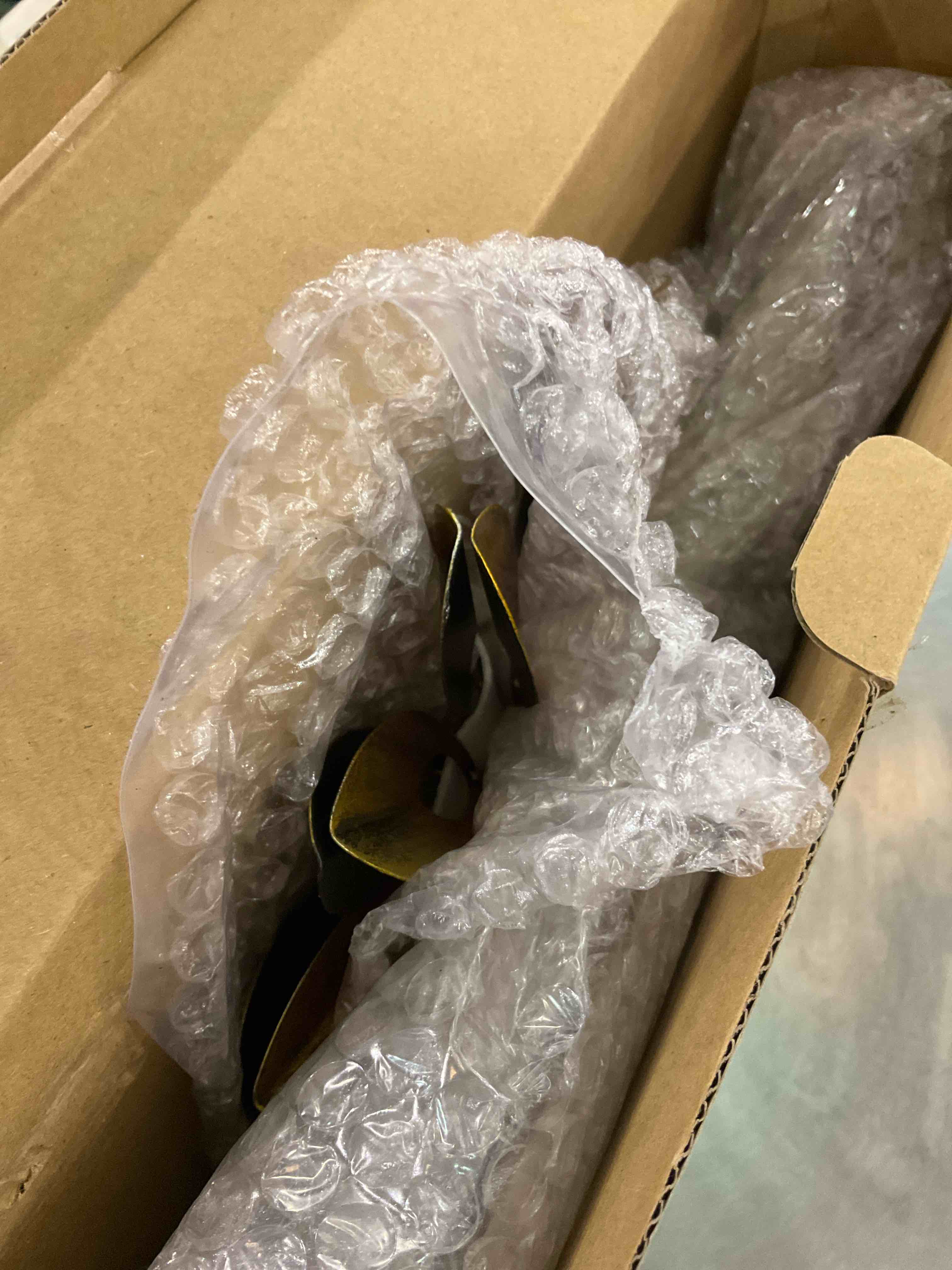 https://s3.amazonaws.com/lotting-images-prod/BargainHunt/EXS01234684_1712070508002.jpeg