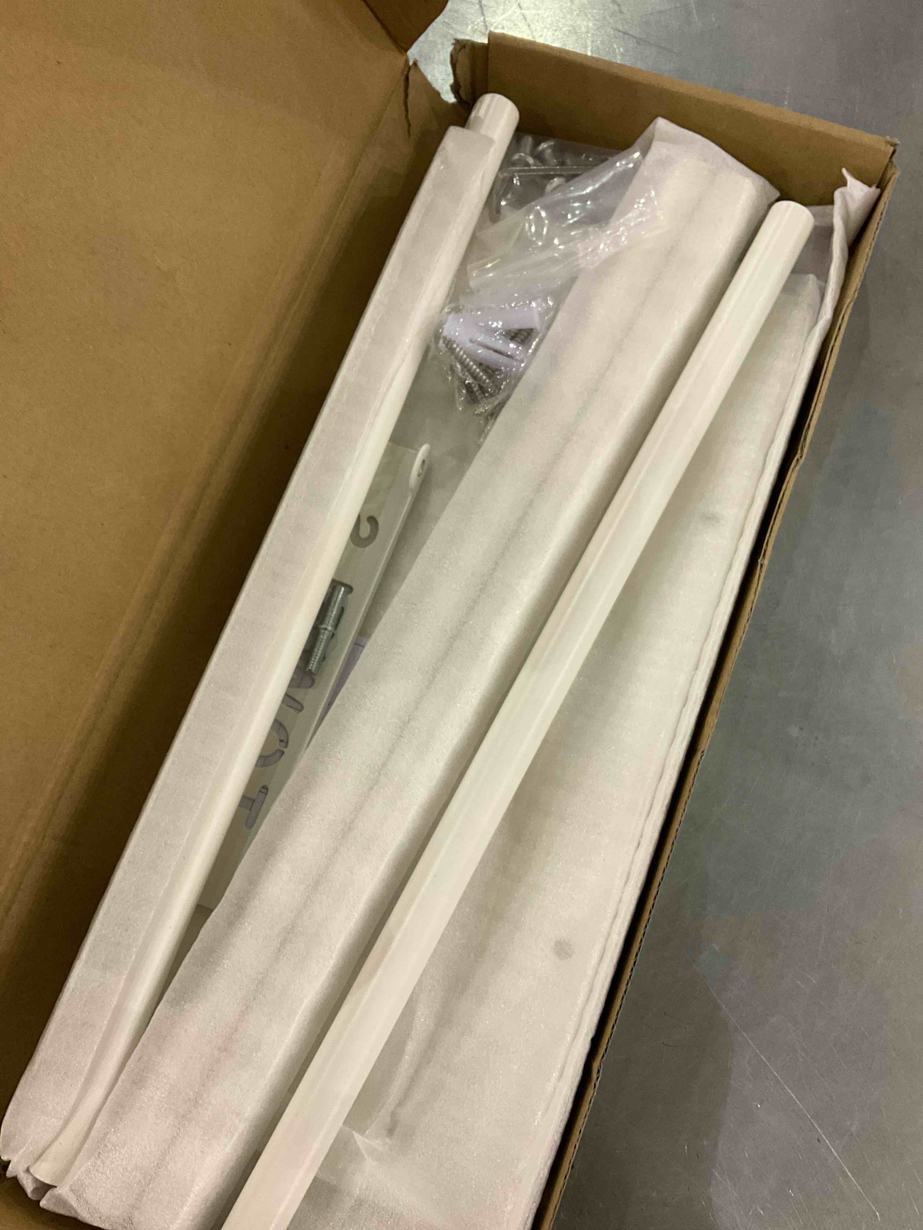 https://s3.amazonaws.com/lotting-images-prod/BargainHunt/EXS01234721_1712144484443.jpeg