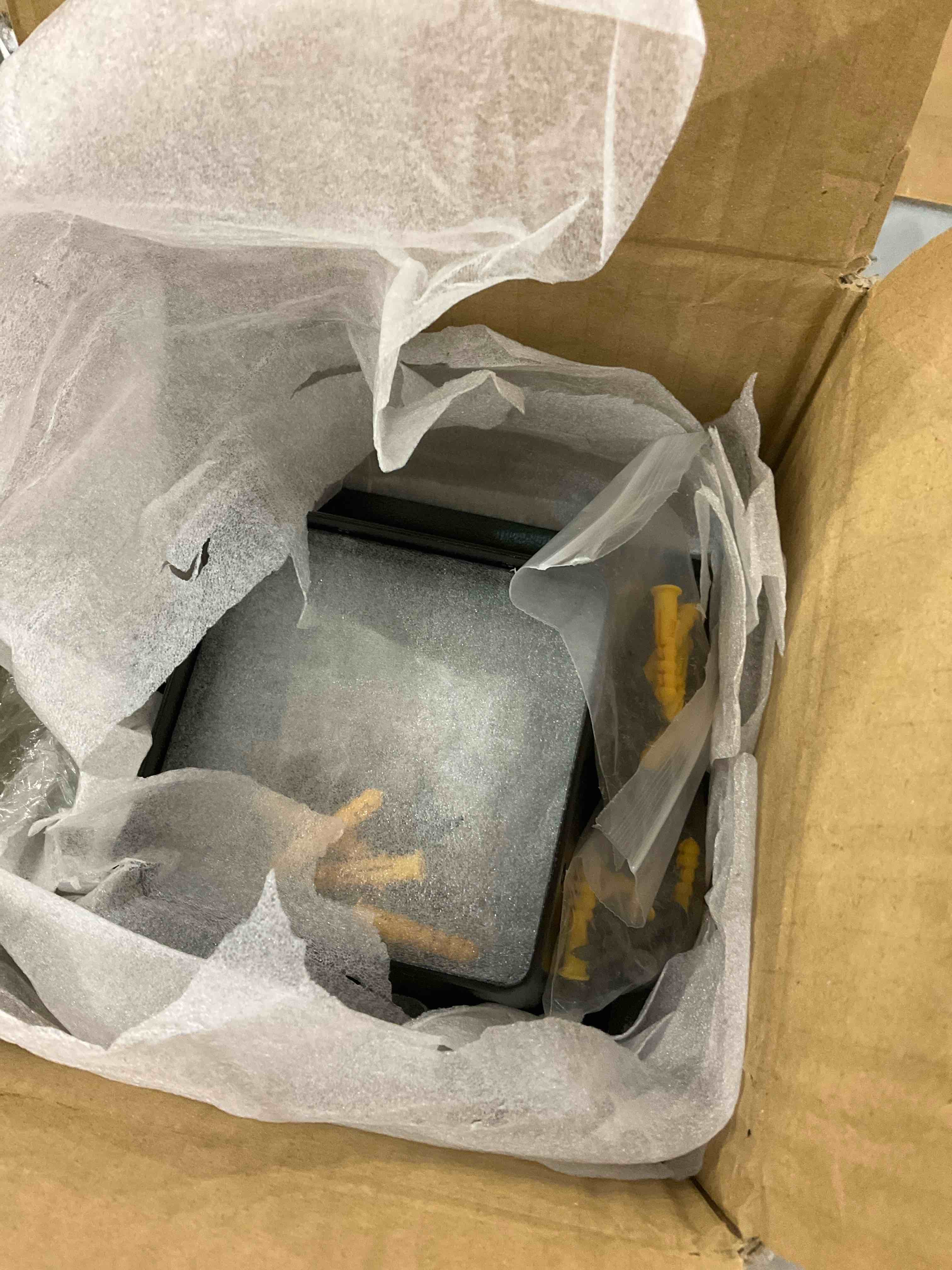 https://s3.amazonaws.com/lotting-images-prod/BargainHunt/EXS01234959_1712245314246.jpeg