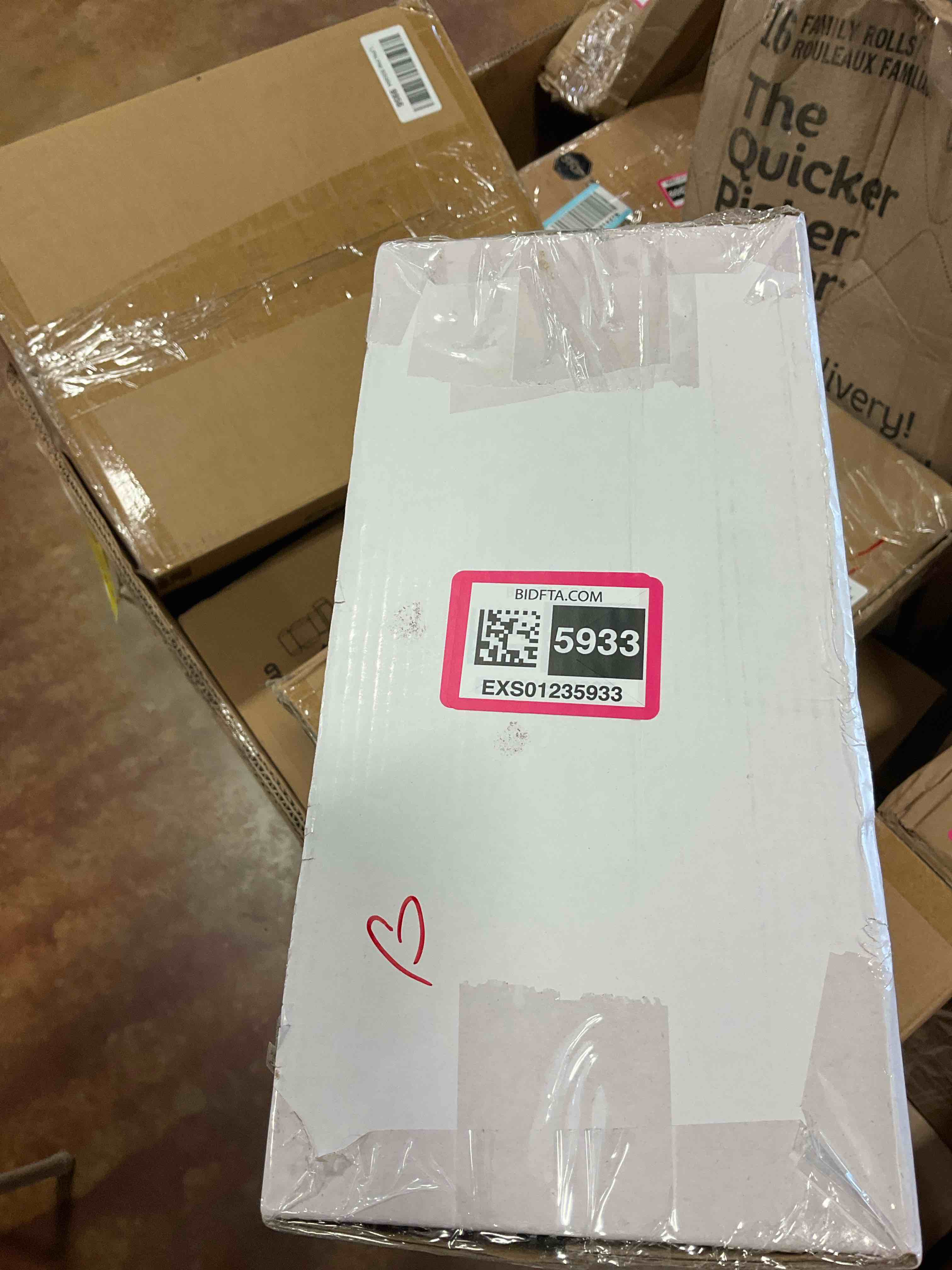 https://s3.amazonaws.com/lotting-images-prod/BargainHunt/EXS01235933_1717188564060.jpeg