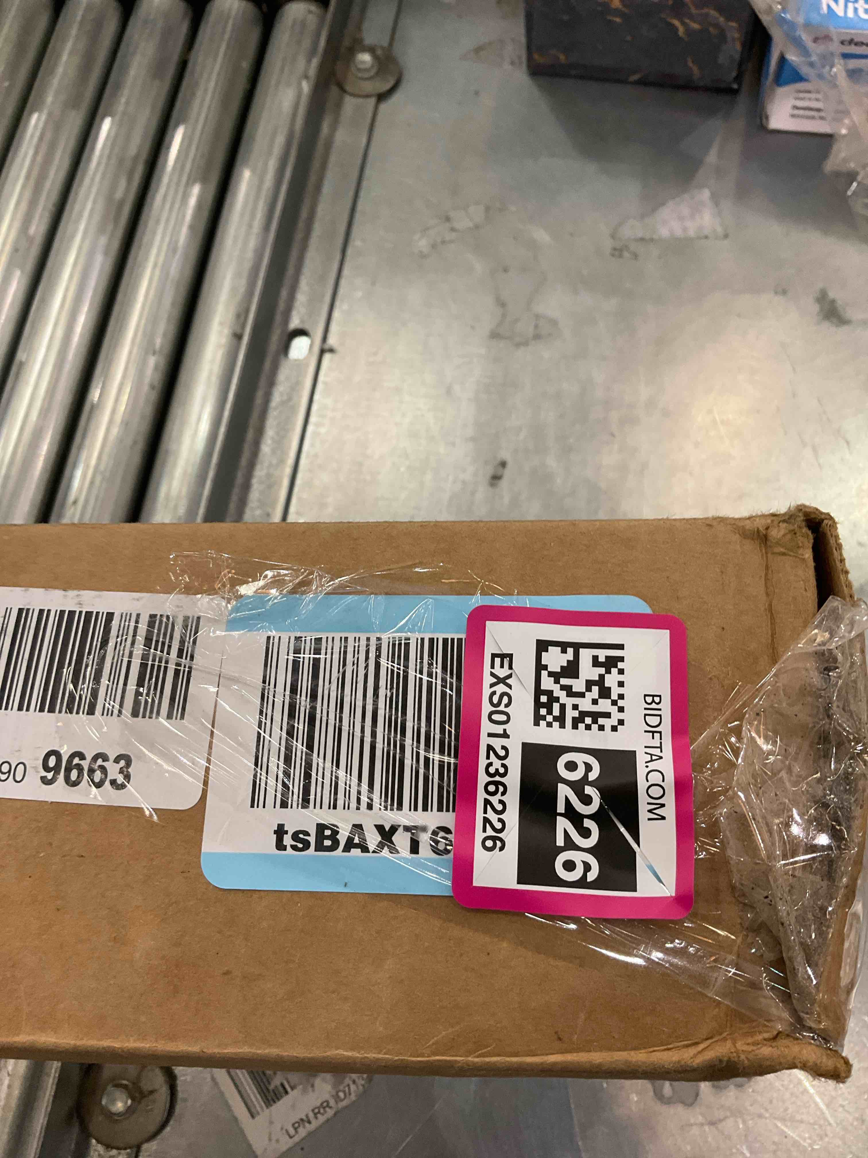 https://s3.amazonaws.com/lotting-images-prod/BargainHunt/EXS01236226_1713812669956.jpeg