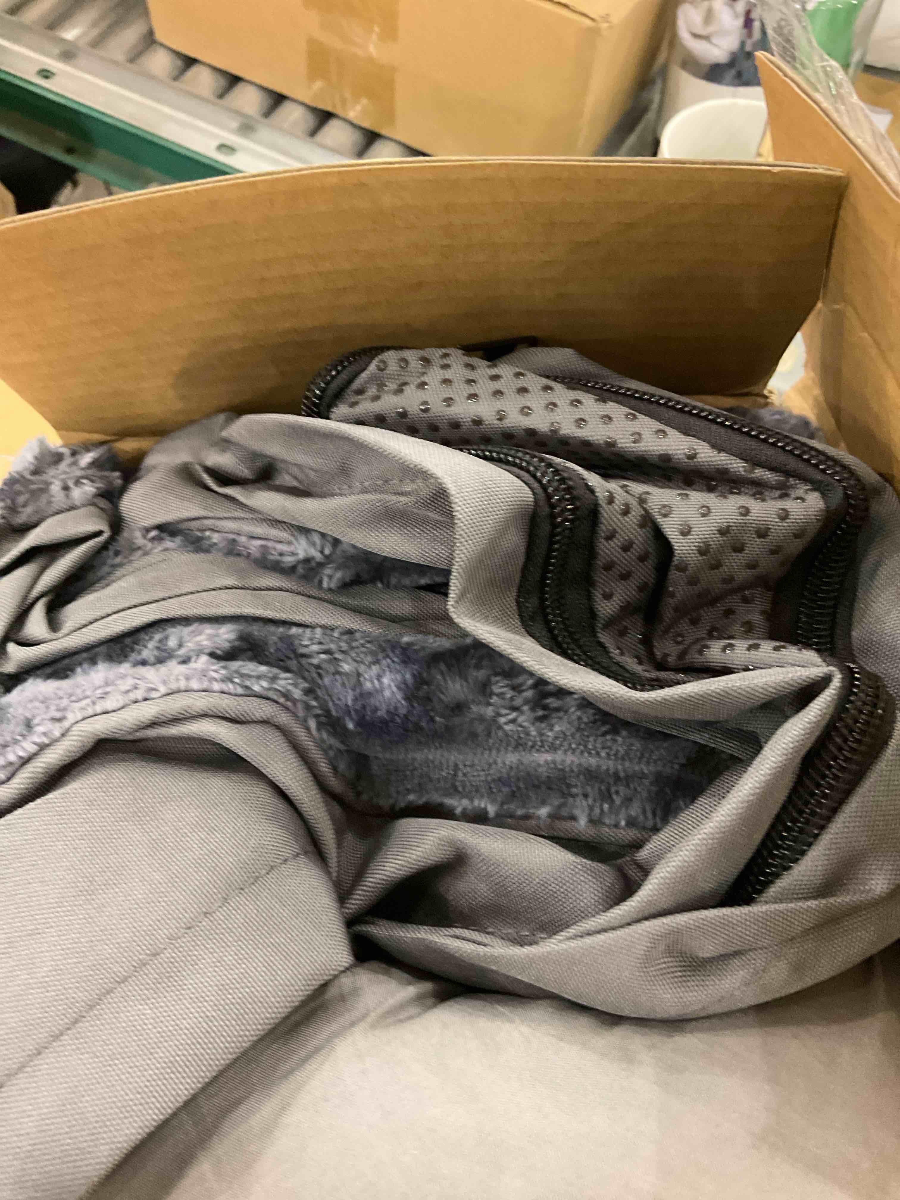 https://s3.amazonaws.com/lotting-images-prod/BargainHunt/EXS01236274_1713876053068.jpeg