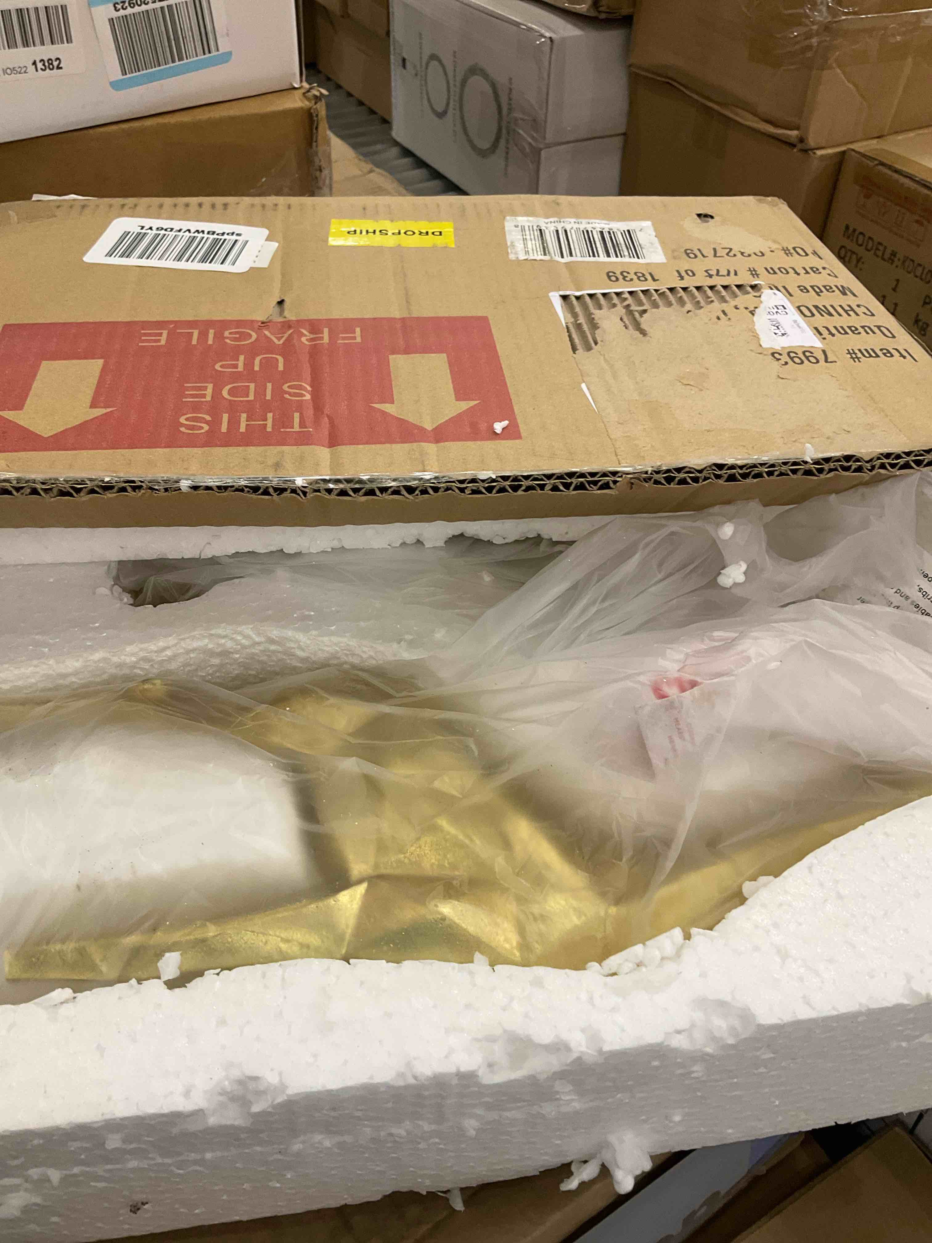 CosmoLiving by Cosmopolitan 79939 Large Modern Style Metallic Gold Giraffe Statues Table Decor | Set of 2: 5” x 15”, 4” x 12”