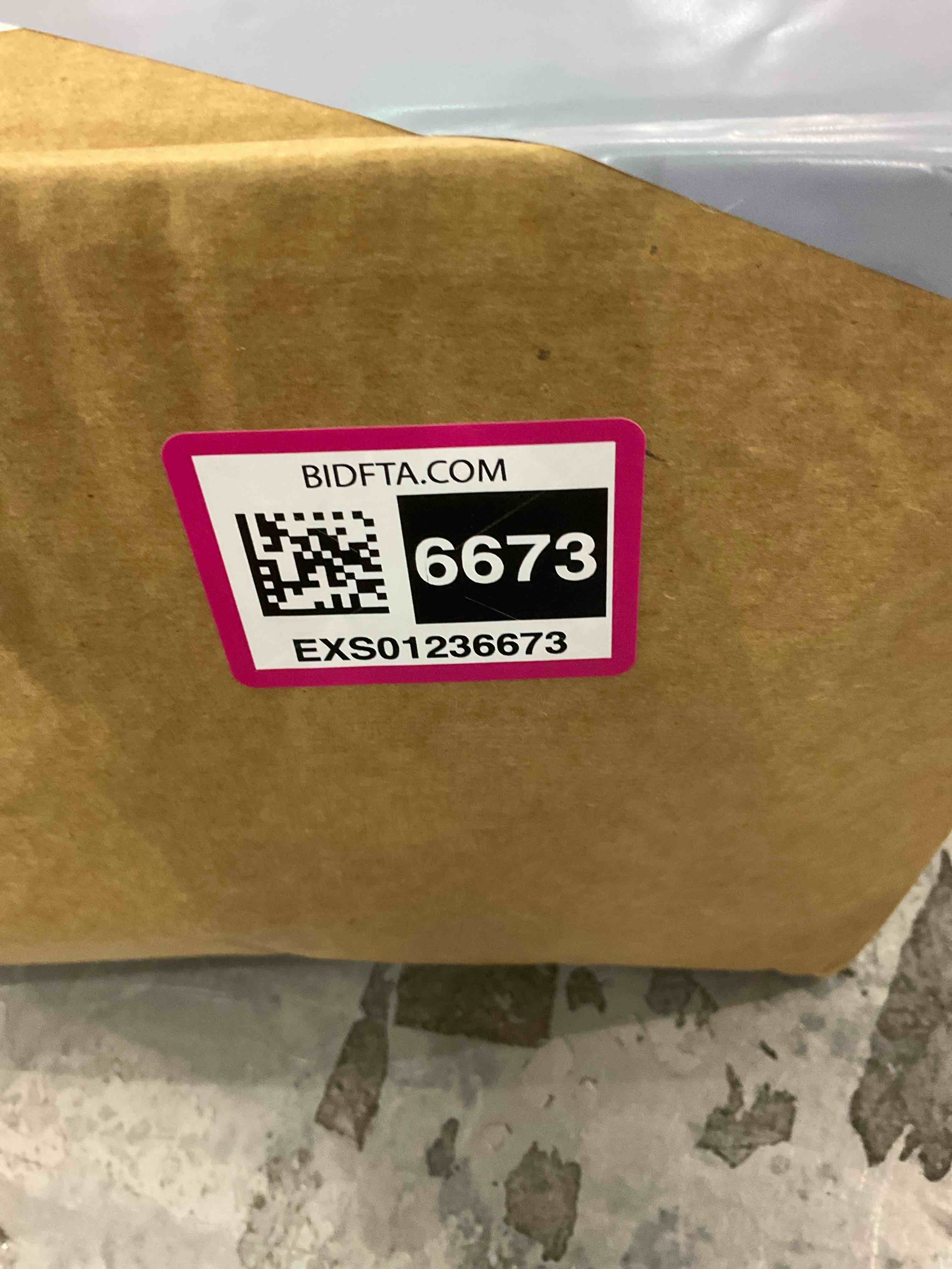https://s3.amazonaws.com/lotting-images-prod/BargainHunt/EXS01236673_1715607459946.jpeg