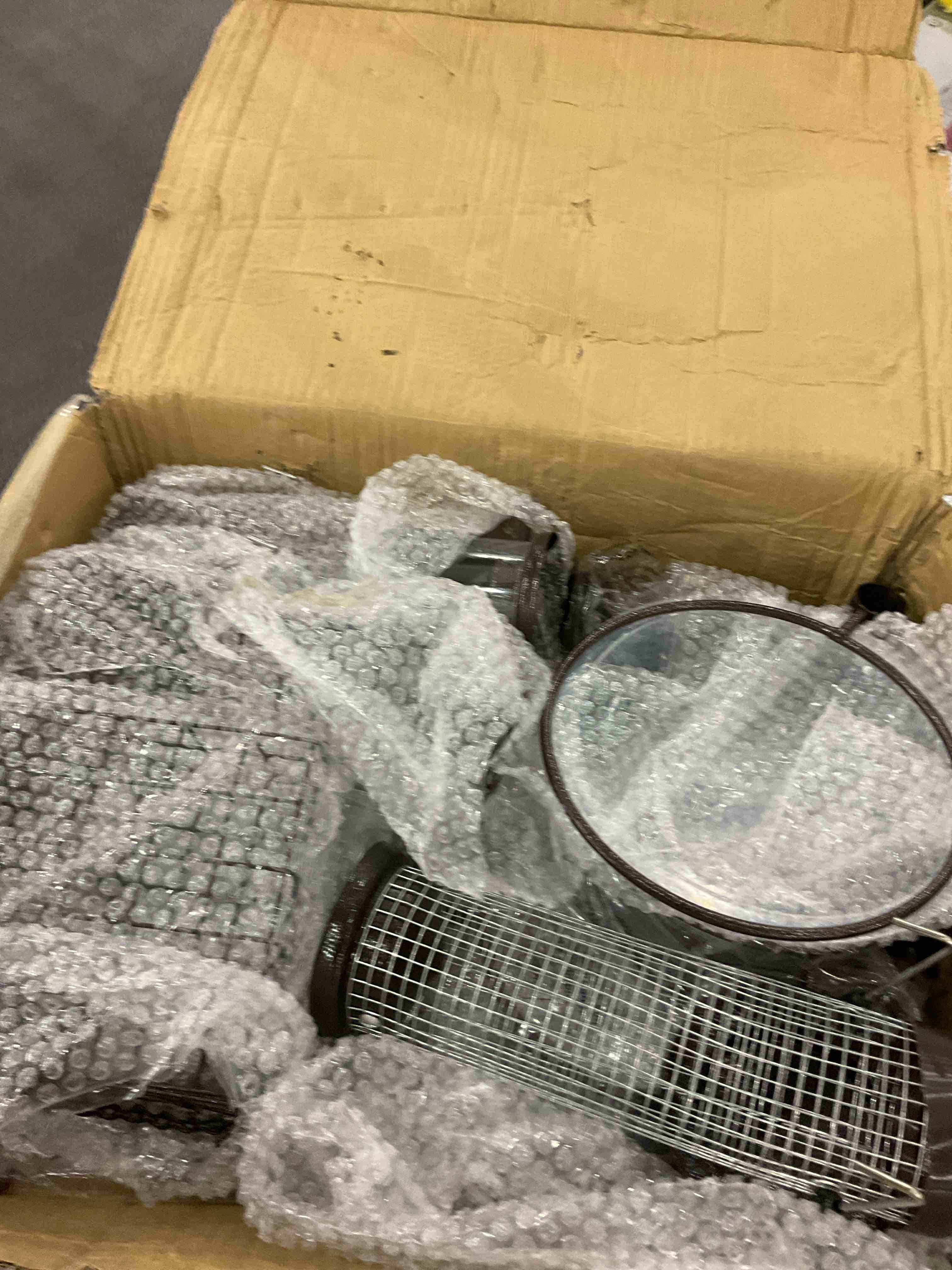 https://s3.amazonaws.com/lotting-images-prod/BargainHunt/EXS01236909_1715783291920.jpeg