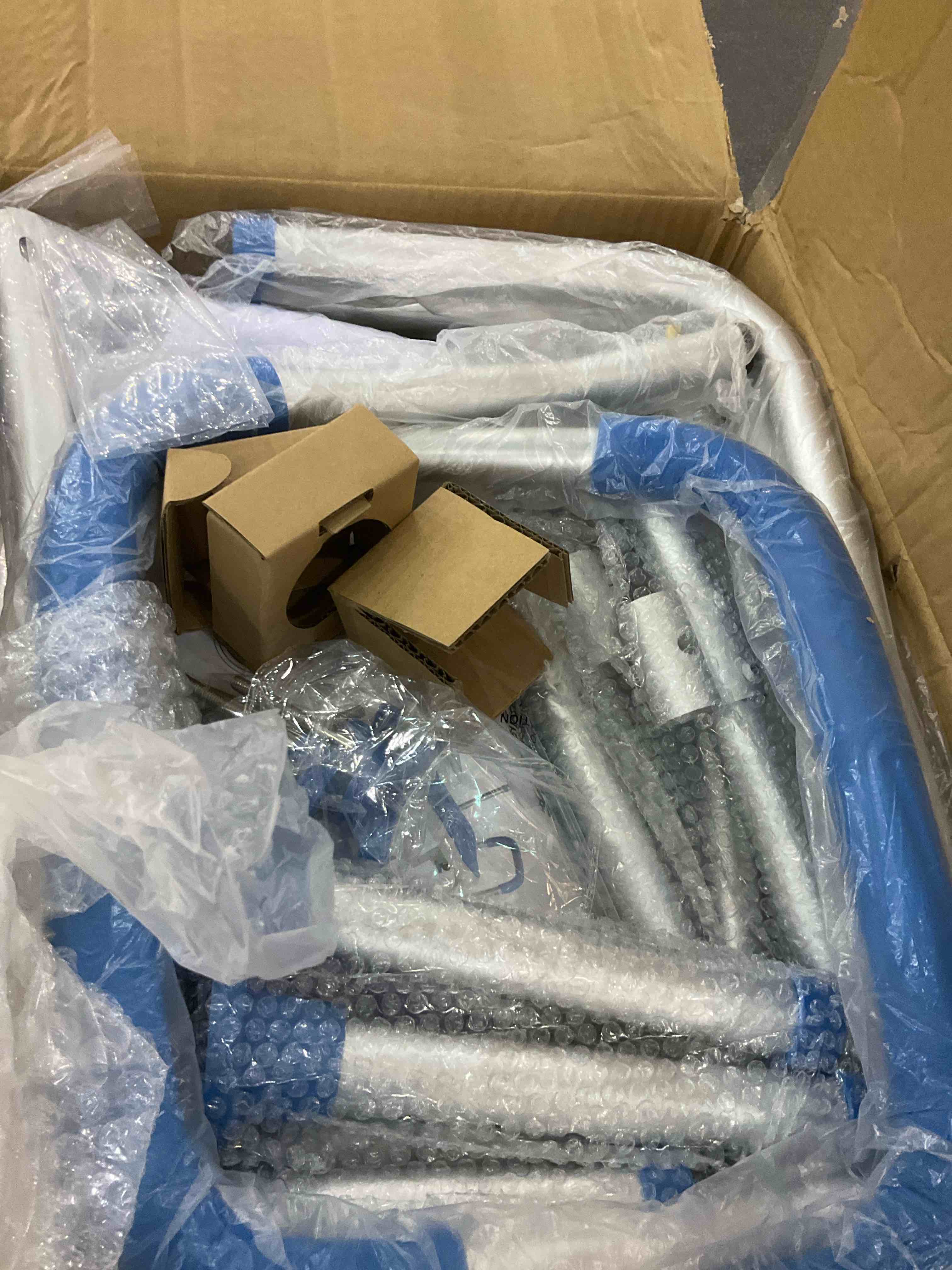 https://s3.amazonaws.com/lotting-images-prod/BargainHunt/EXS01236944_1715791721745.jpeg