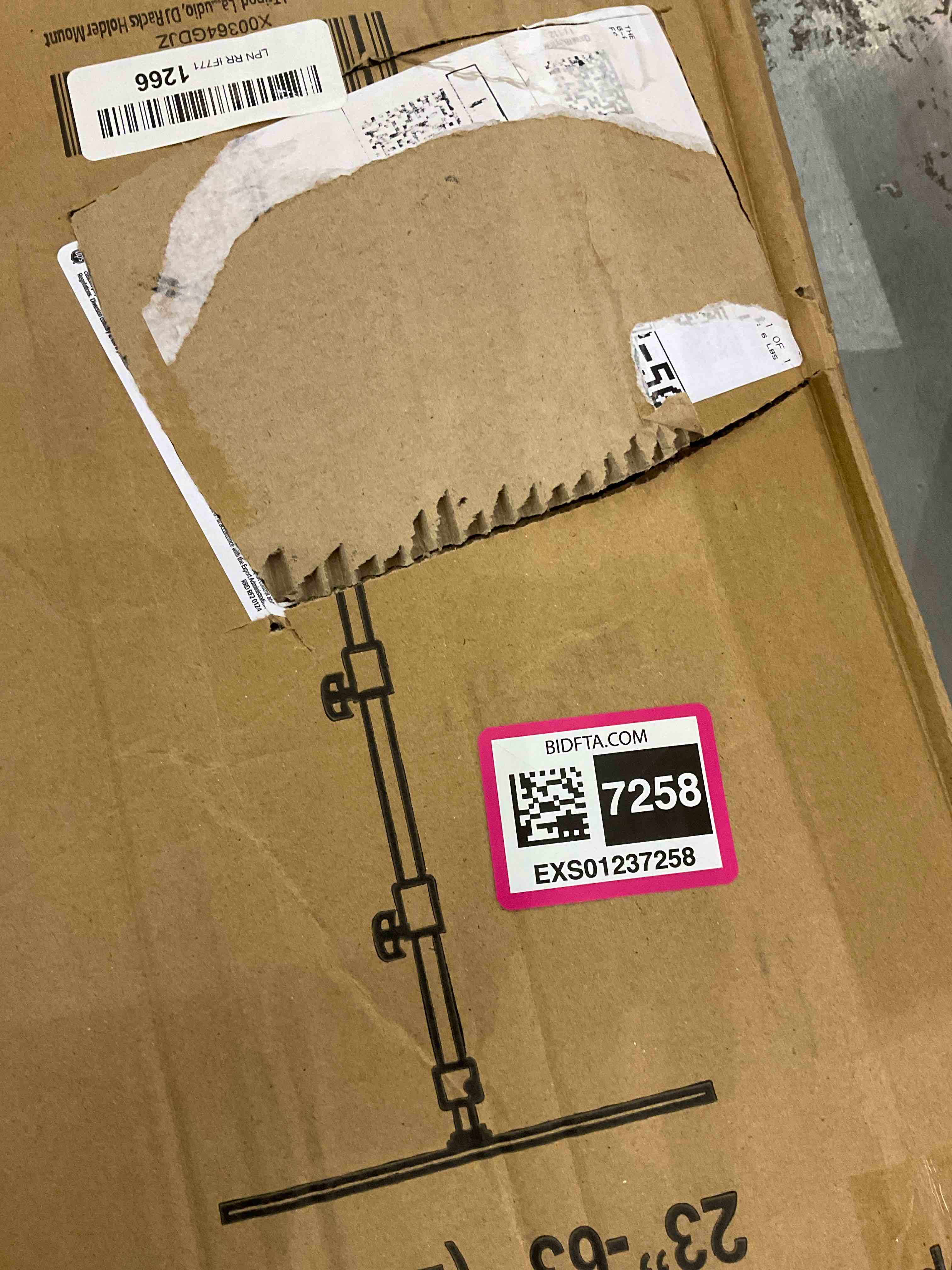 https://s3.amazonaws.com/lotting-images-prod/BargainHunt/EXS01237258_1712682809347.jpeg