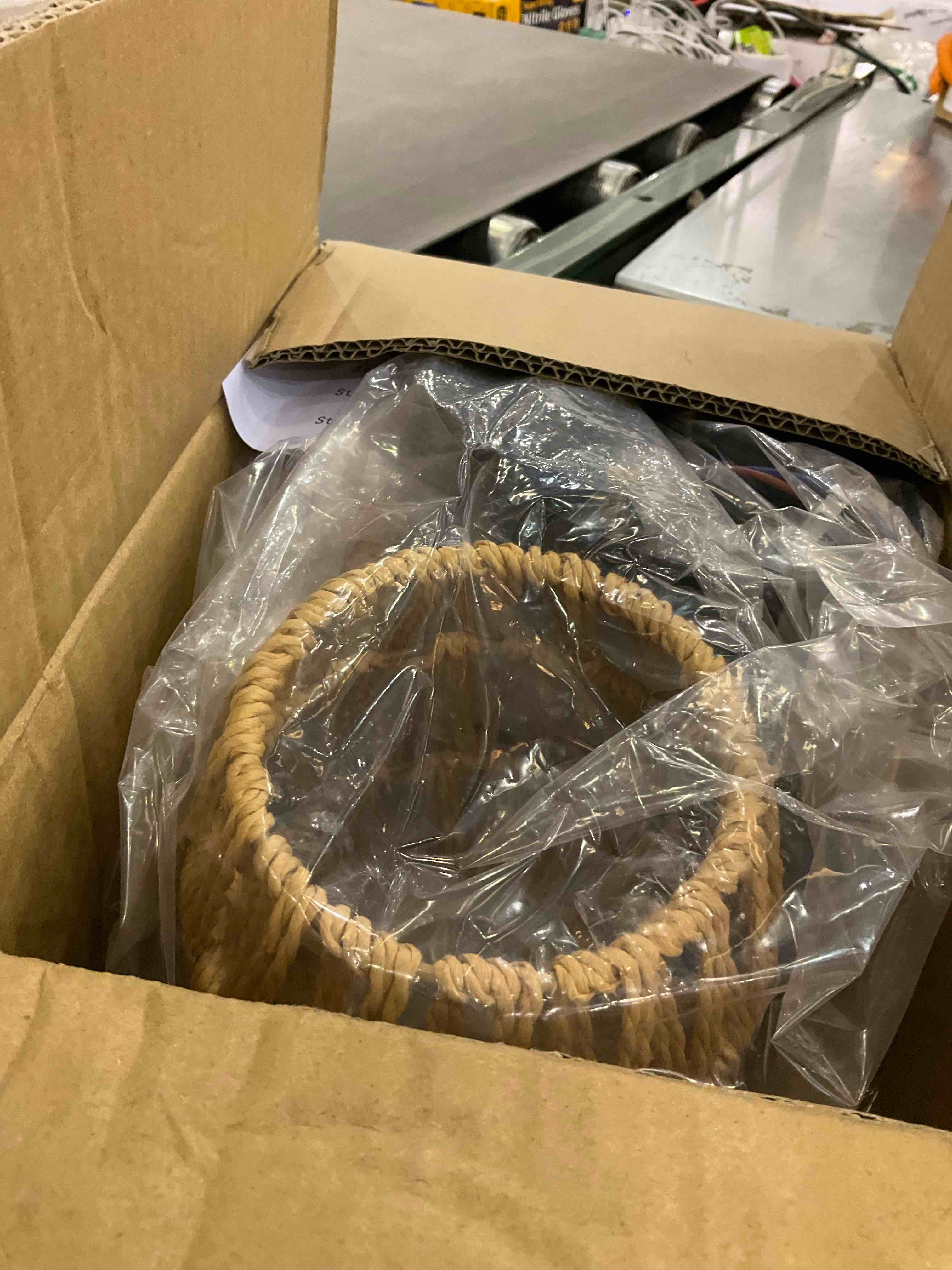 https://s3.amazonaws.com/lotting-images-prod/BargainHunt/EXS01238589_1716491184066.jpeg