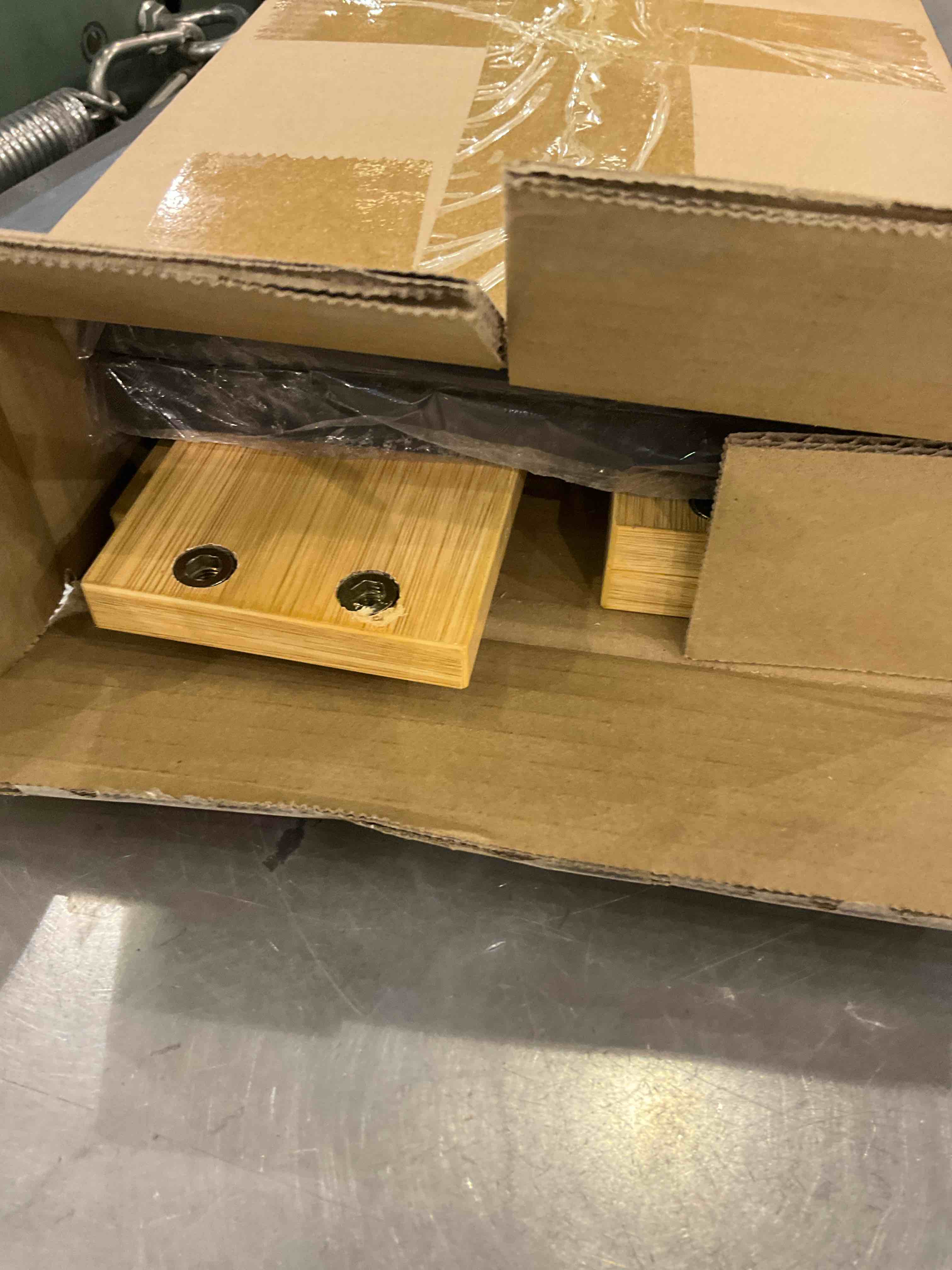 https://s3.amazonaws.com/lotting-images-prod/BargainHunt/EXS01238599_1716550025364.jpeg