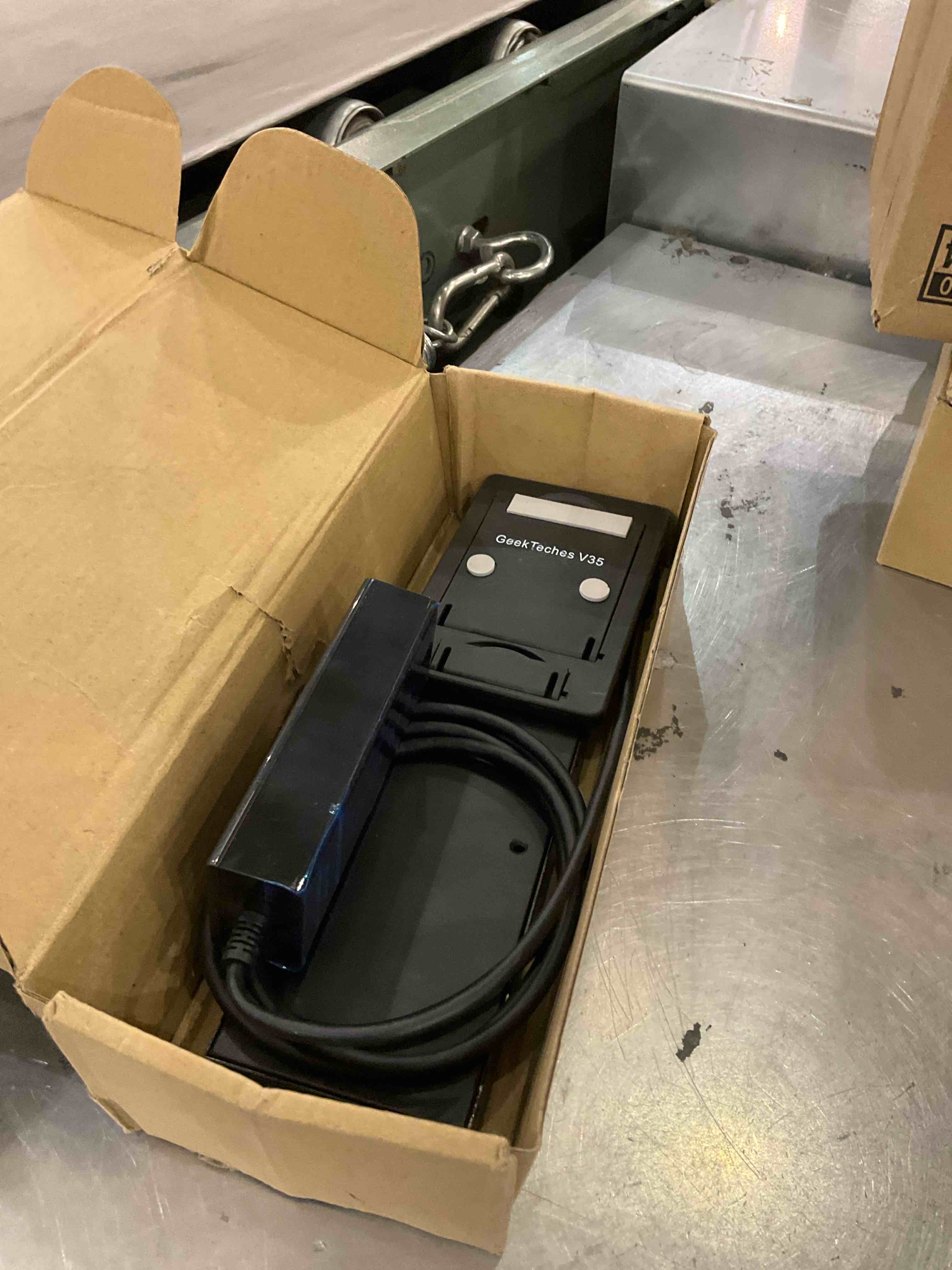 https://s3.amazonaws.com/lotting-images-prod/BargainHunt/EXS01238624_1716552029002.jpeg