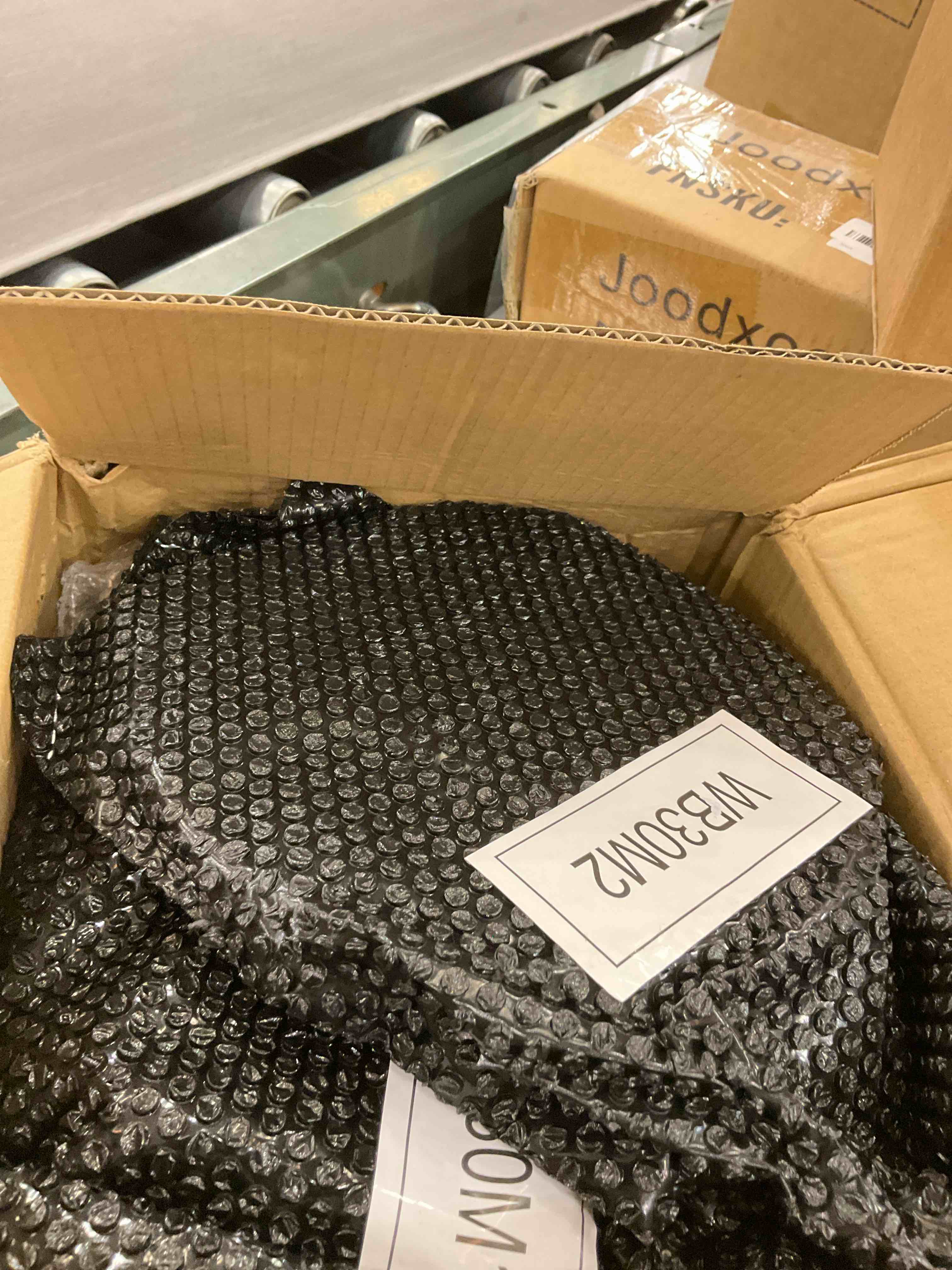 https://s3.amazonaws.com/lotting-images-prod/BargainHunt/EXS01238851_1716907083681.jpeg