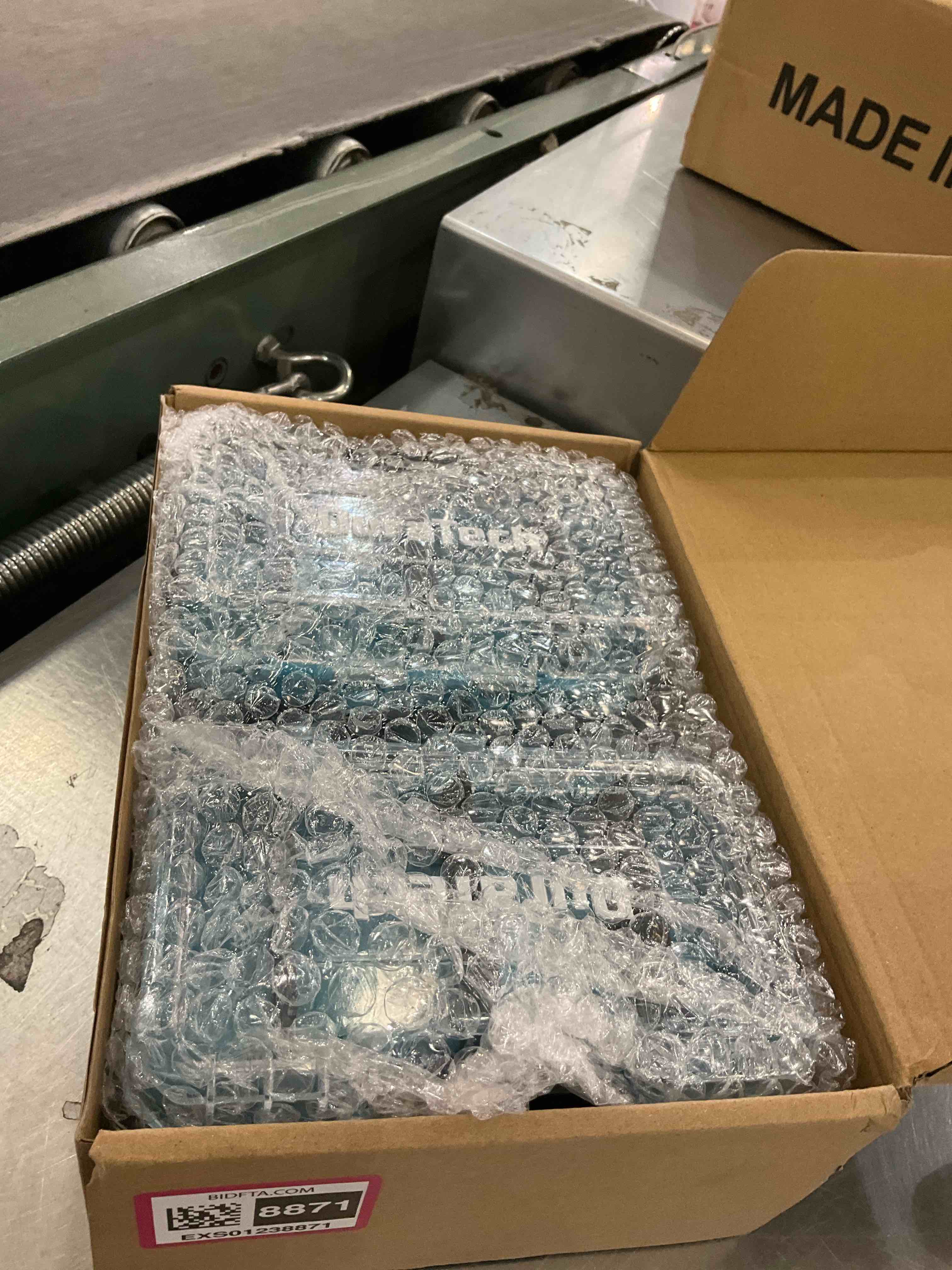 https://s3.amazonaws.com/lotting-images-prod/BargainHunt/EXS01238871_1716908835865.jpeg