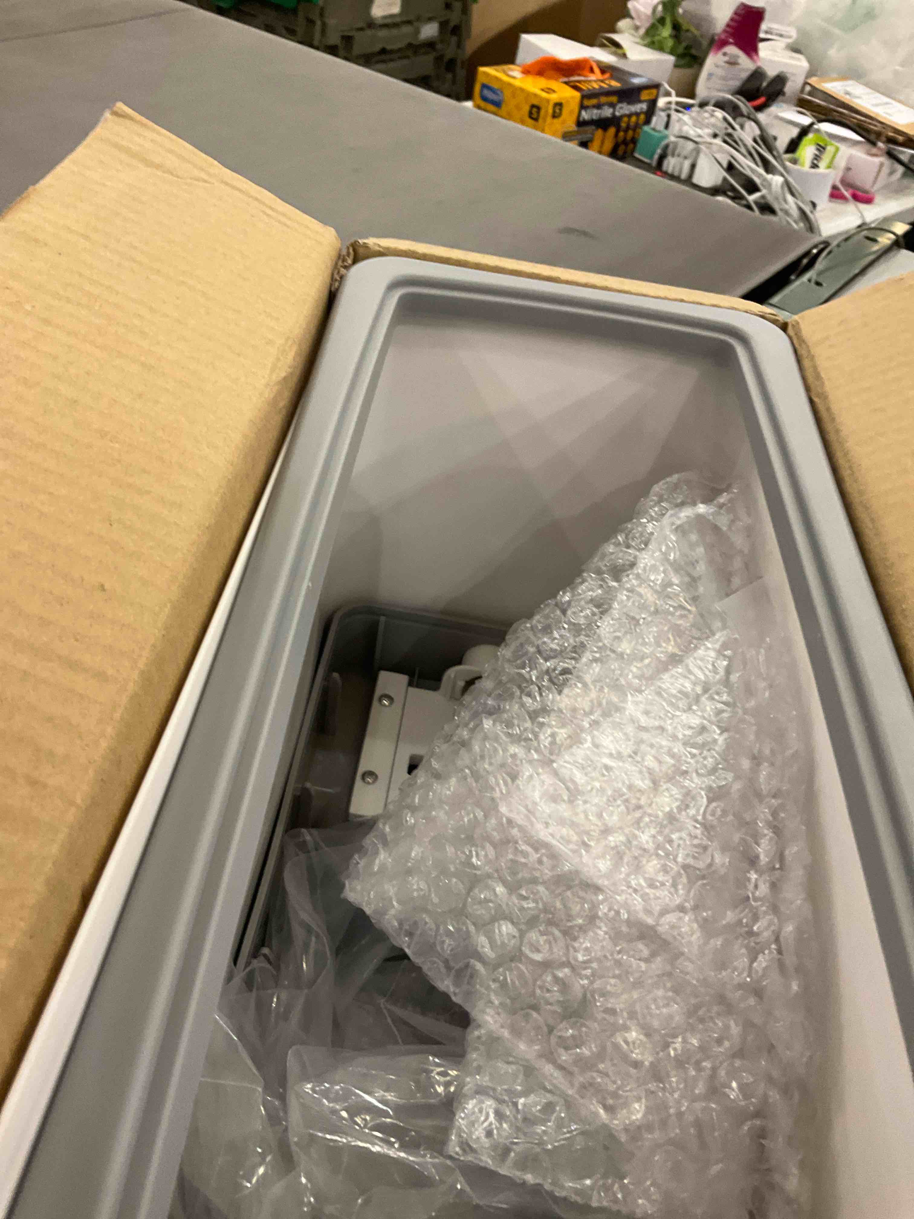 https://s3.amazonaws.com/lotting-images-prod/BargainHunt/EXS01238881_1716909832041.jpeg