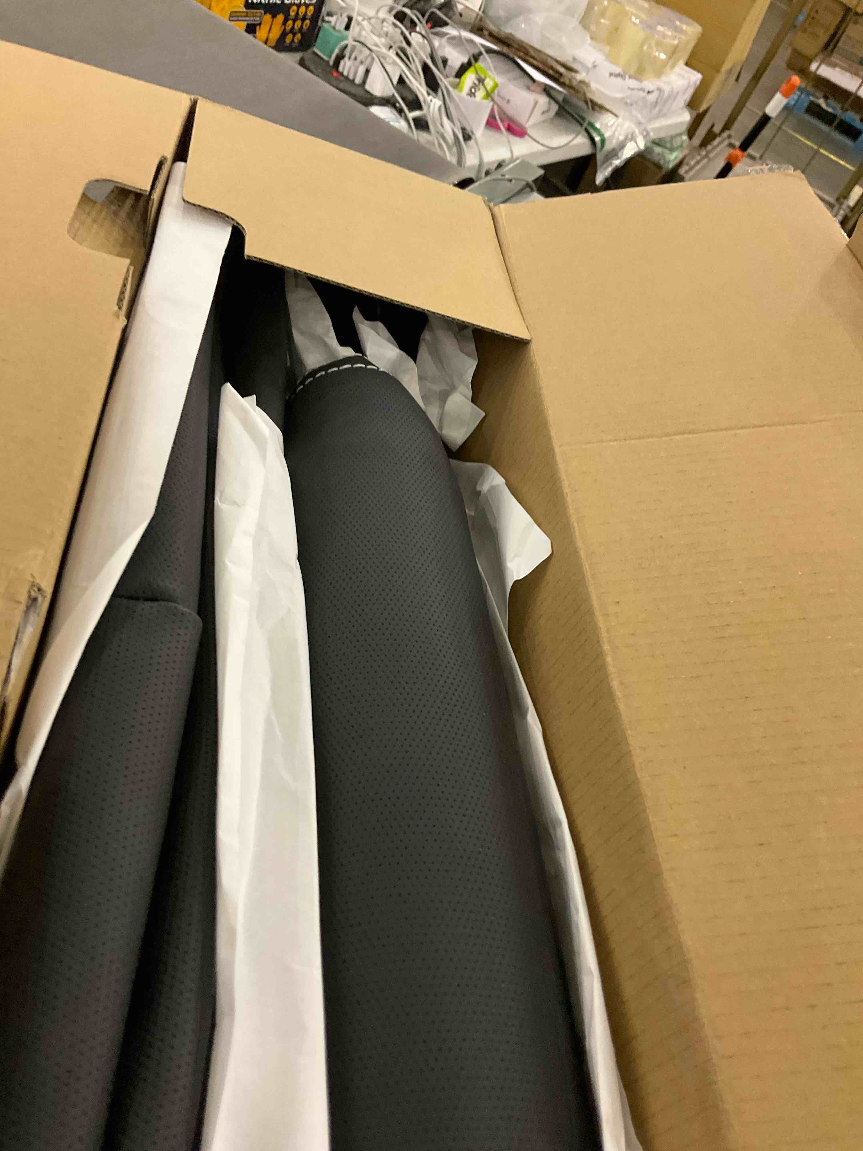 https://s3.amazonaws.com/lotting-images-prod/BargainHunt/EXS01238974_1716982820023.jpeg