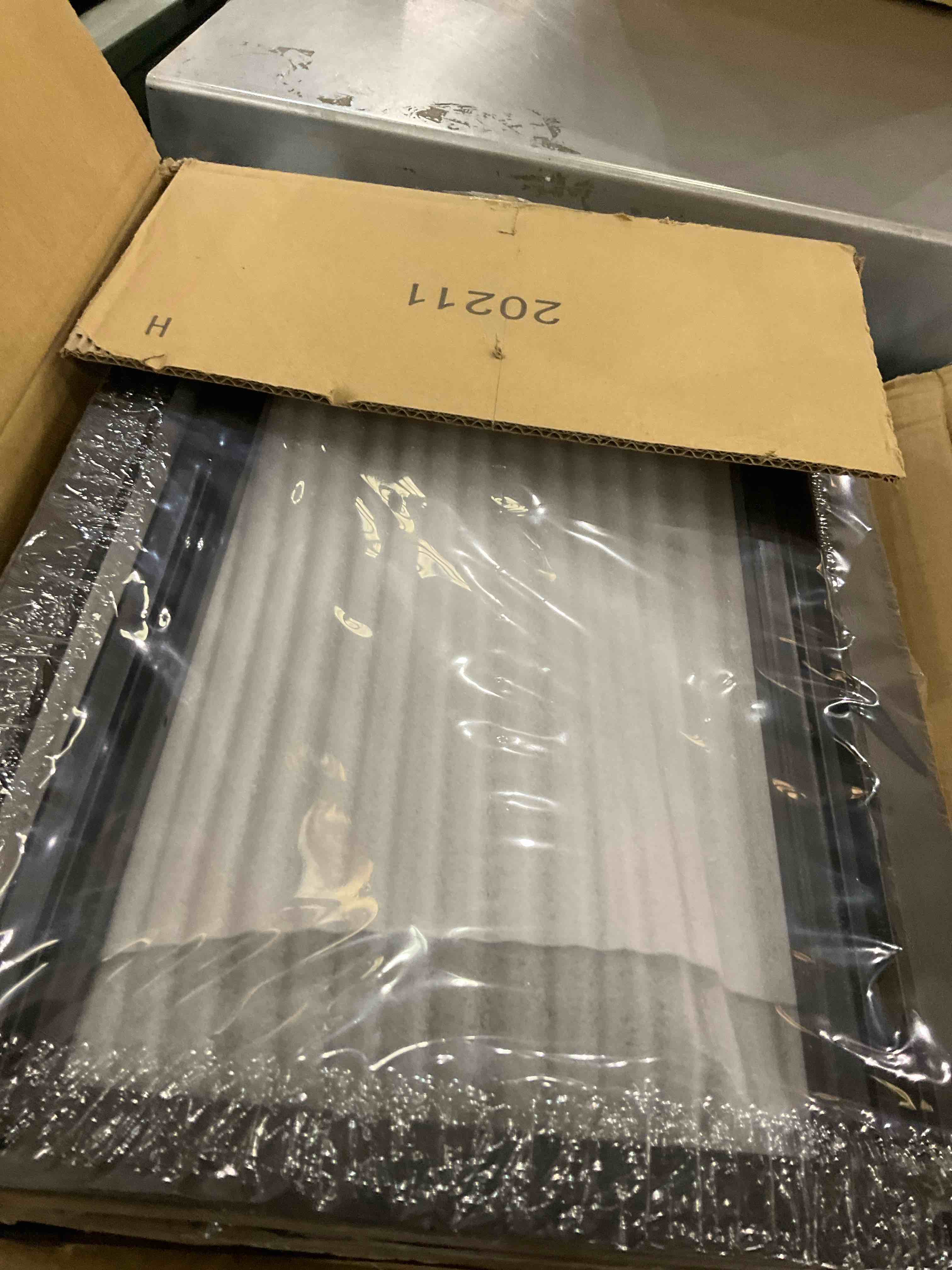 https://s3.amazonaws.com/lotting-images-prod/BargainHunt/EXS01238984_1716983921661.jpeg