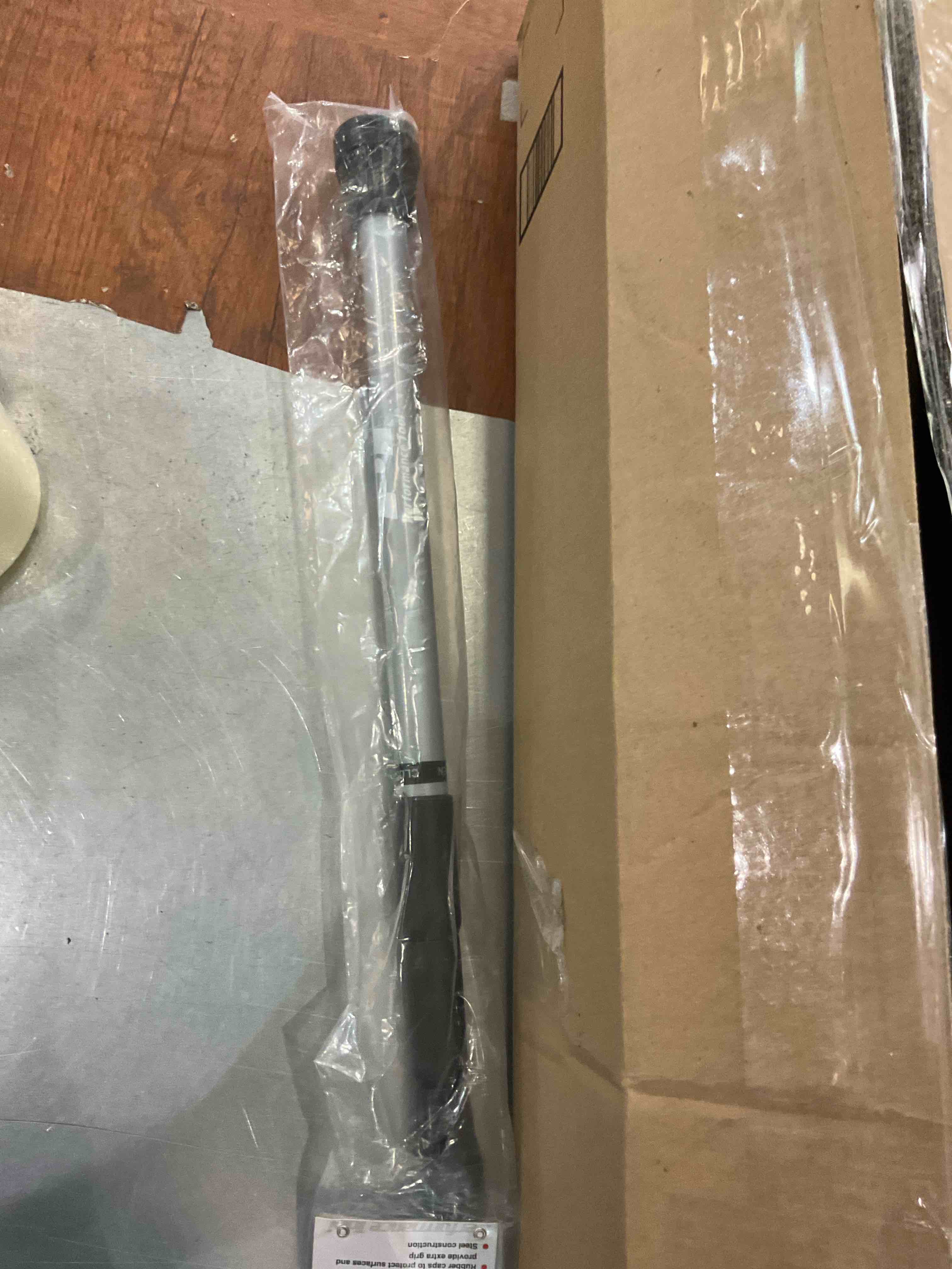 https://s3.amazonaws.com/lotting-images-prod/BargainHunt/EXS01239150_1712854800296.jpeg
