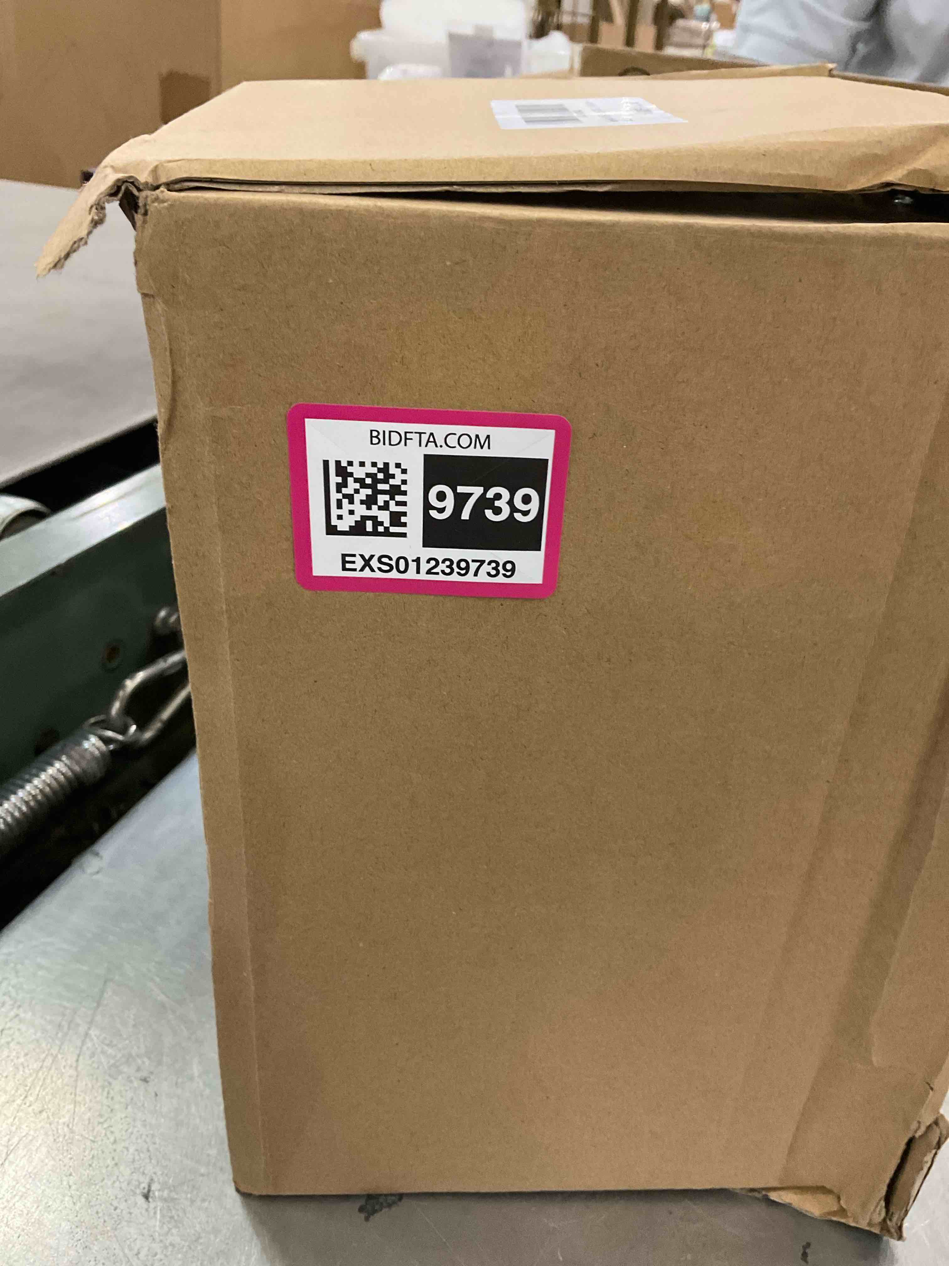 https://s3.amazonaws.com/lotting-images-prod/BargainHunt/EXS01239739_1717774404639.jpeg