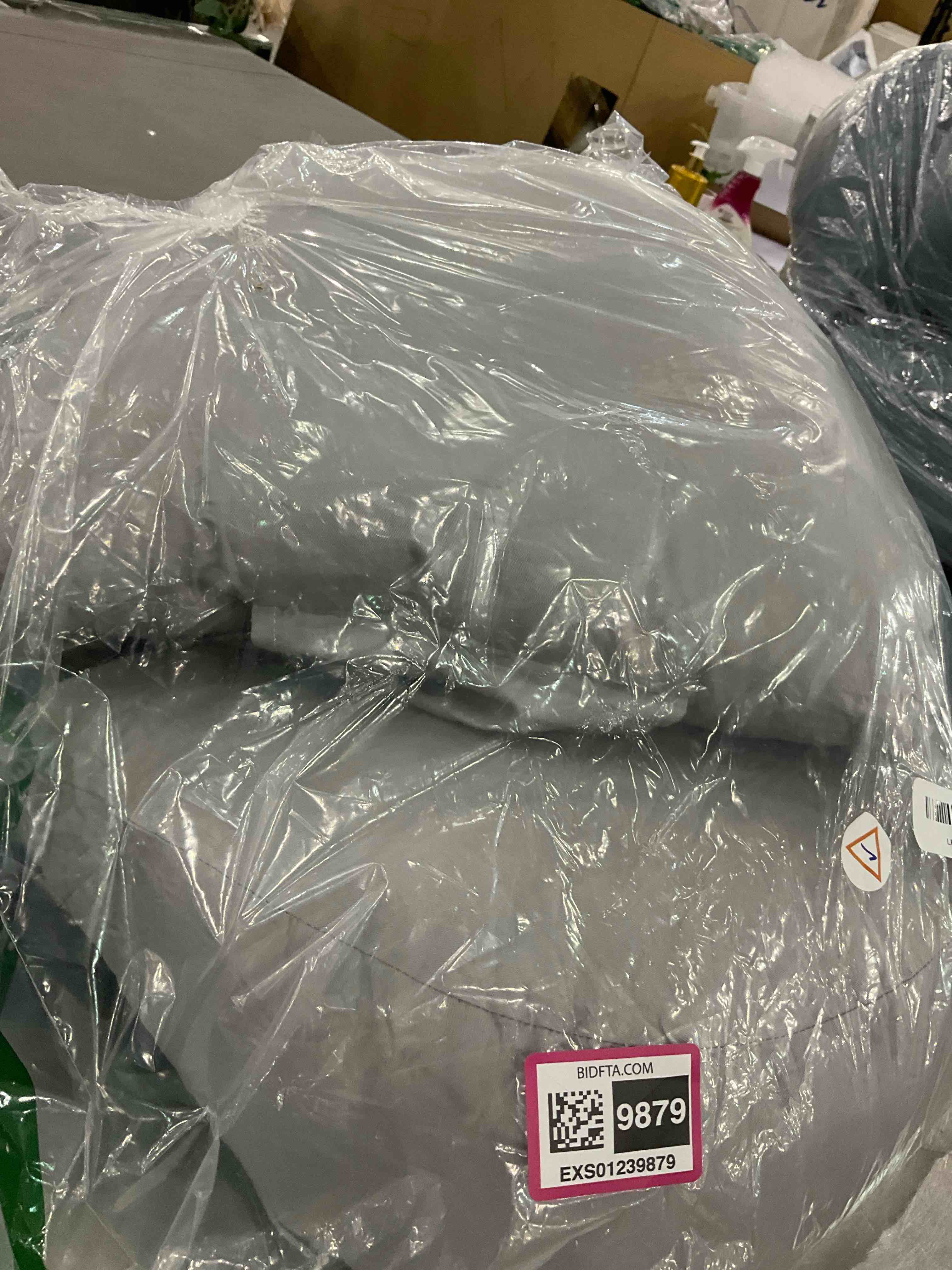 https://s3.amazonaws.com/lotting-images-prod/BargainHunt/EXS01239879_1718105967727.jpeg