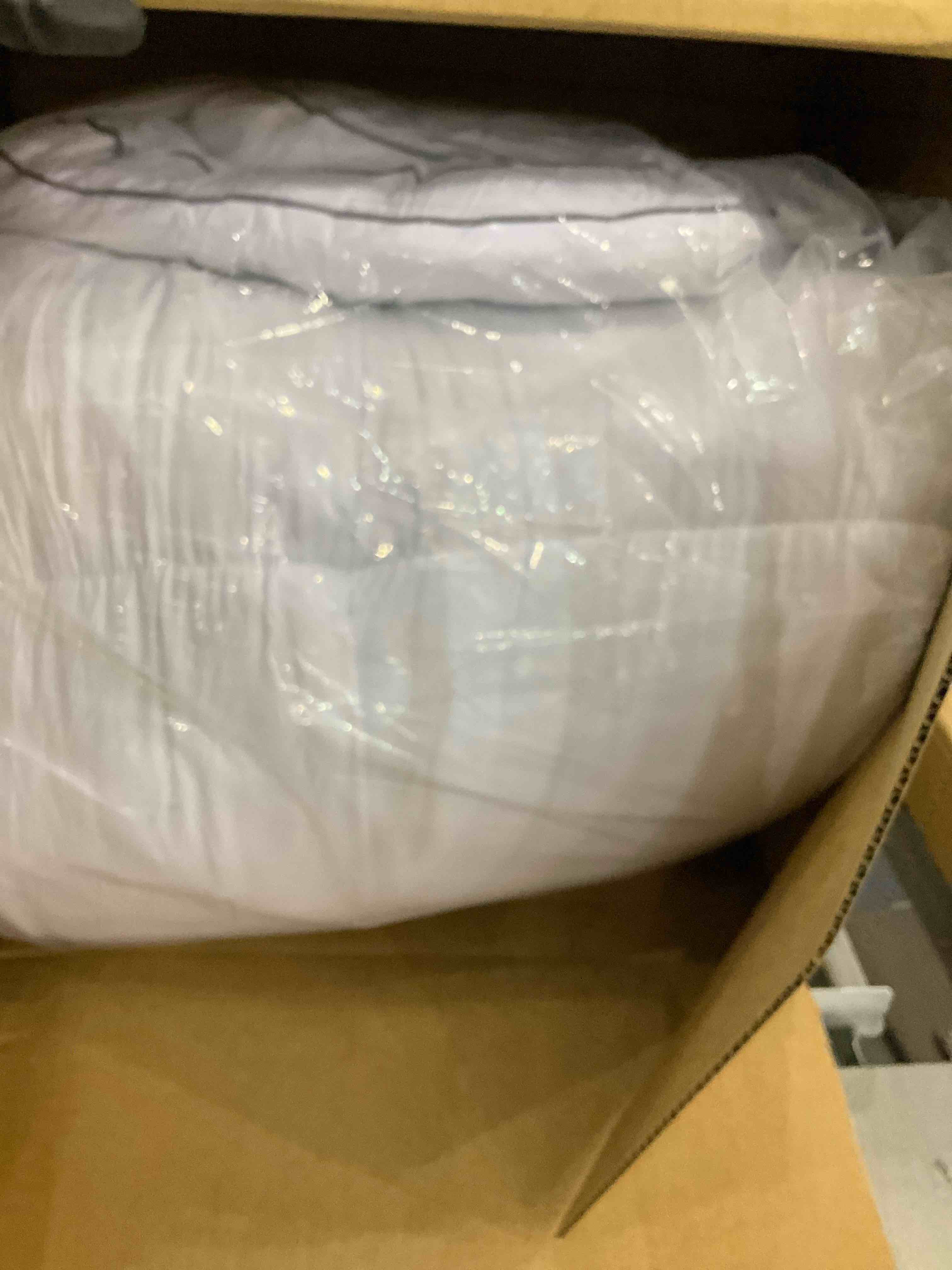 https://s3.amazonaws.com/lotting-images-prod/BargainHunt/EXS01240288_1709827824943.jpeg
