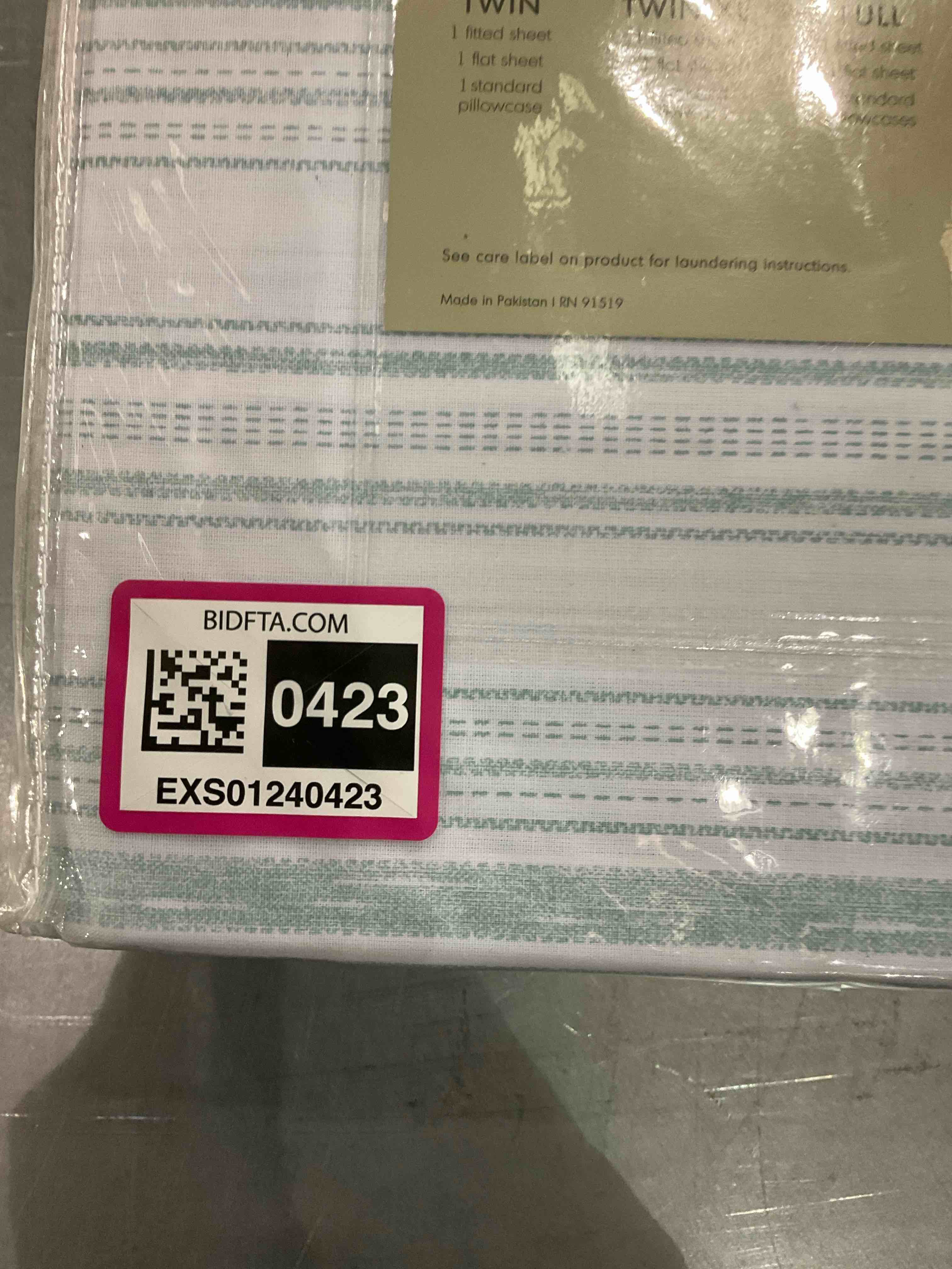 https://s3.amazonaws.com/lotting-images-prod/BargainHunt/EXS01240423_1709909738083.jpeg