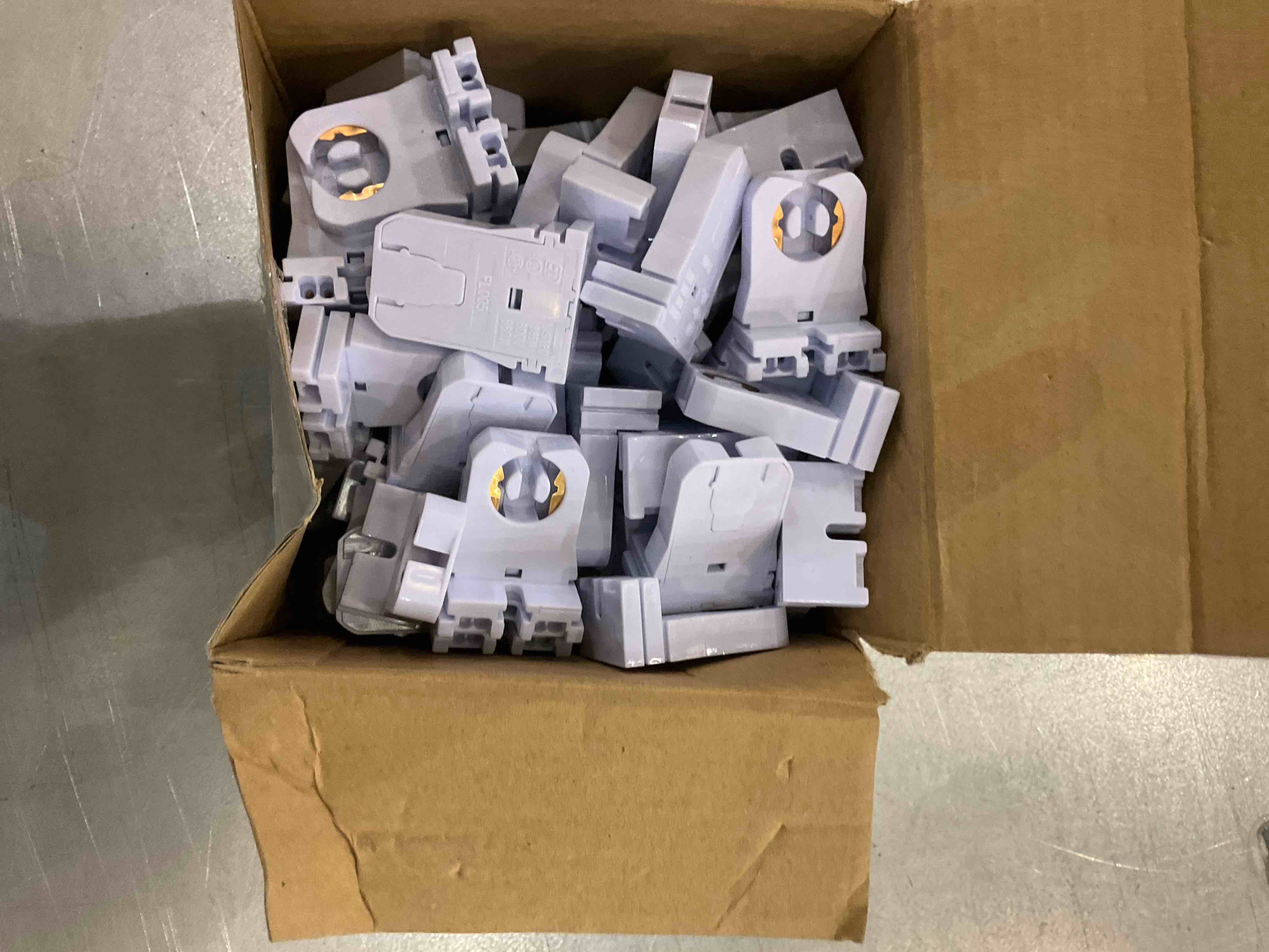 https://s3.amazonaws.com/lotting-images-prod/BargainHunt/EXS01240484_1709919776764.jpeg