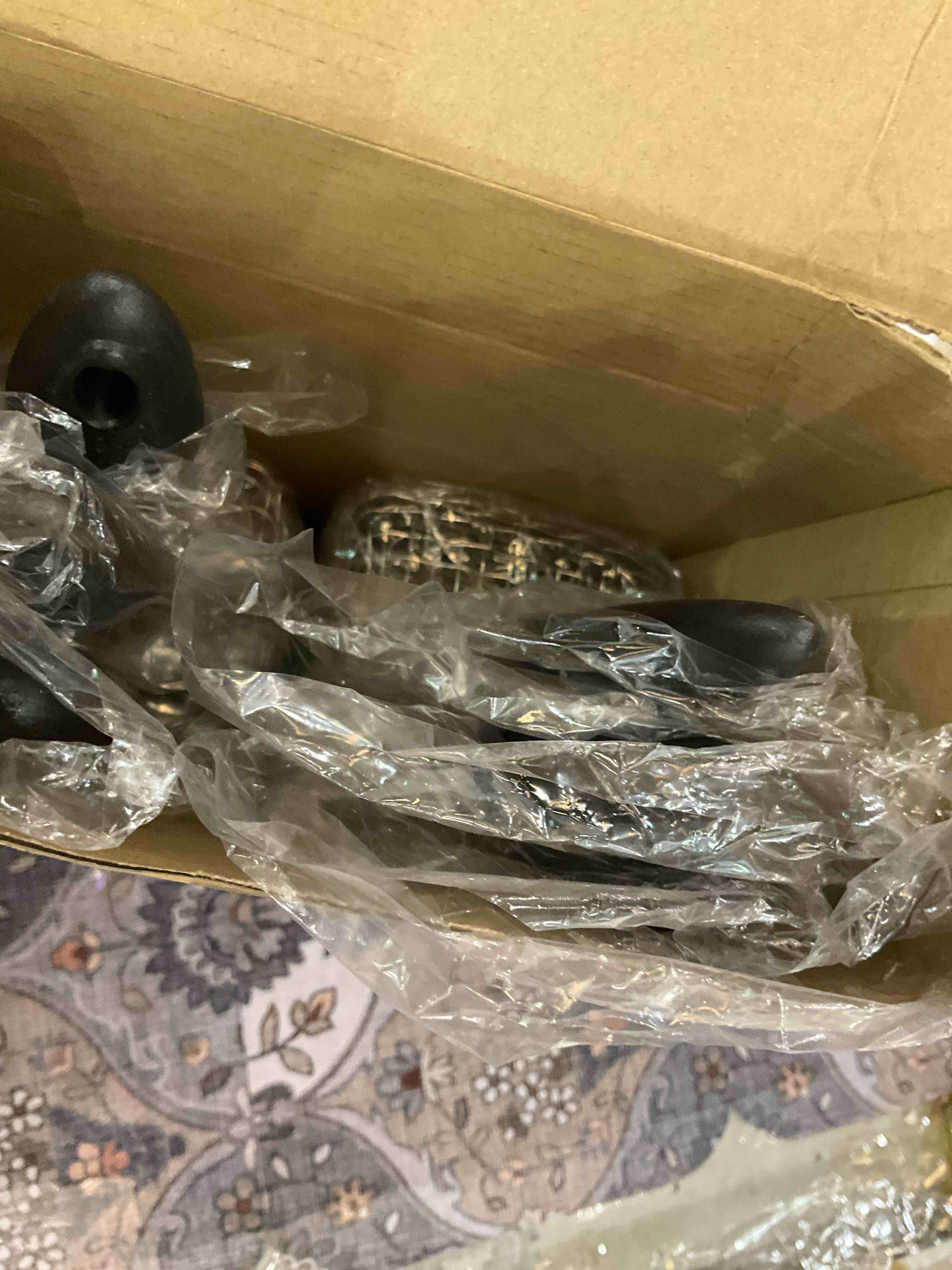 https://s3.amazonaws.com/lotting-images-prod/BargainHunt/EXS01240505_1711392155839.jpeg