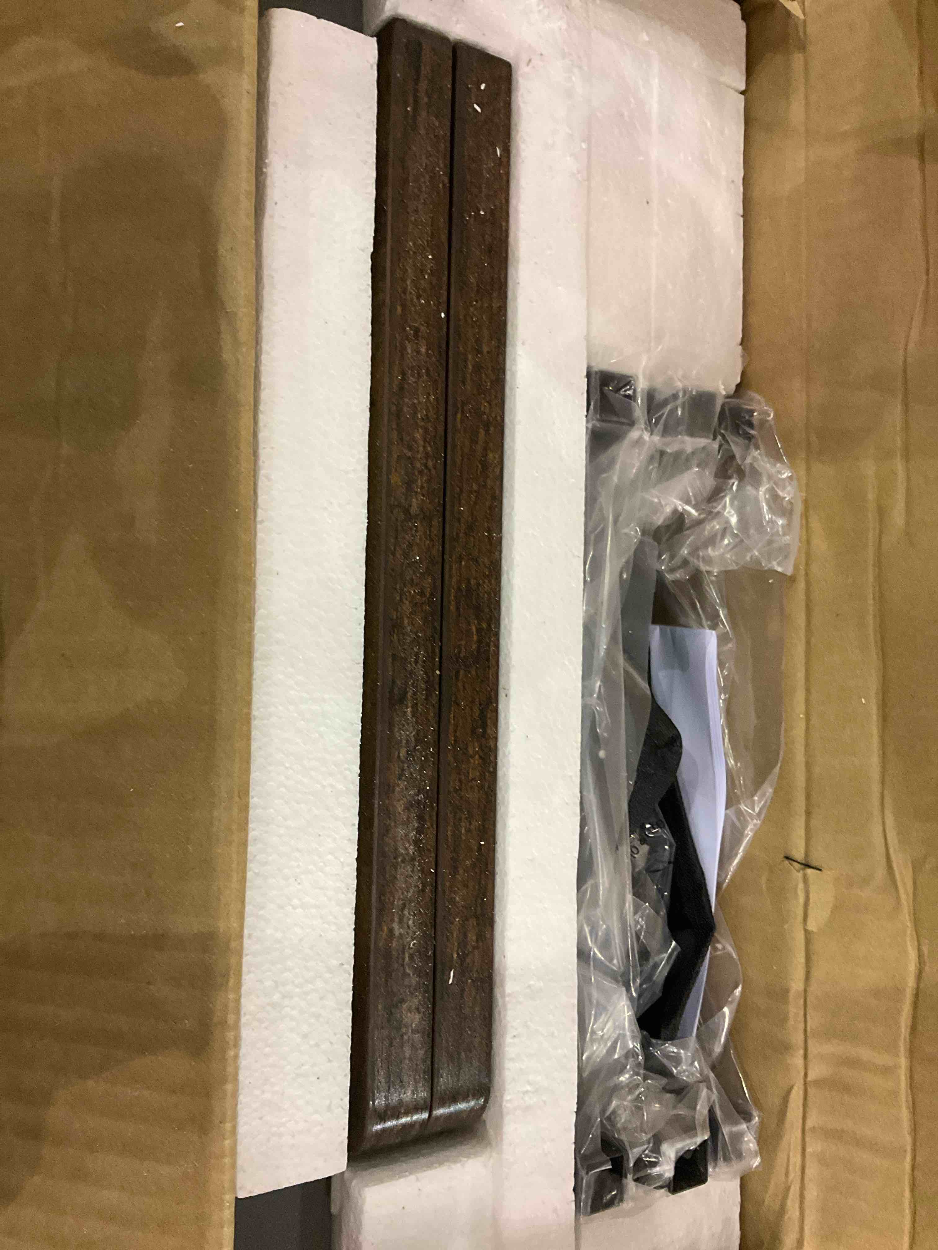 https://s3.amazonaws.com/lotting-images-prod/BargainHunt/EXS01240952_1711624391500.jpeg