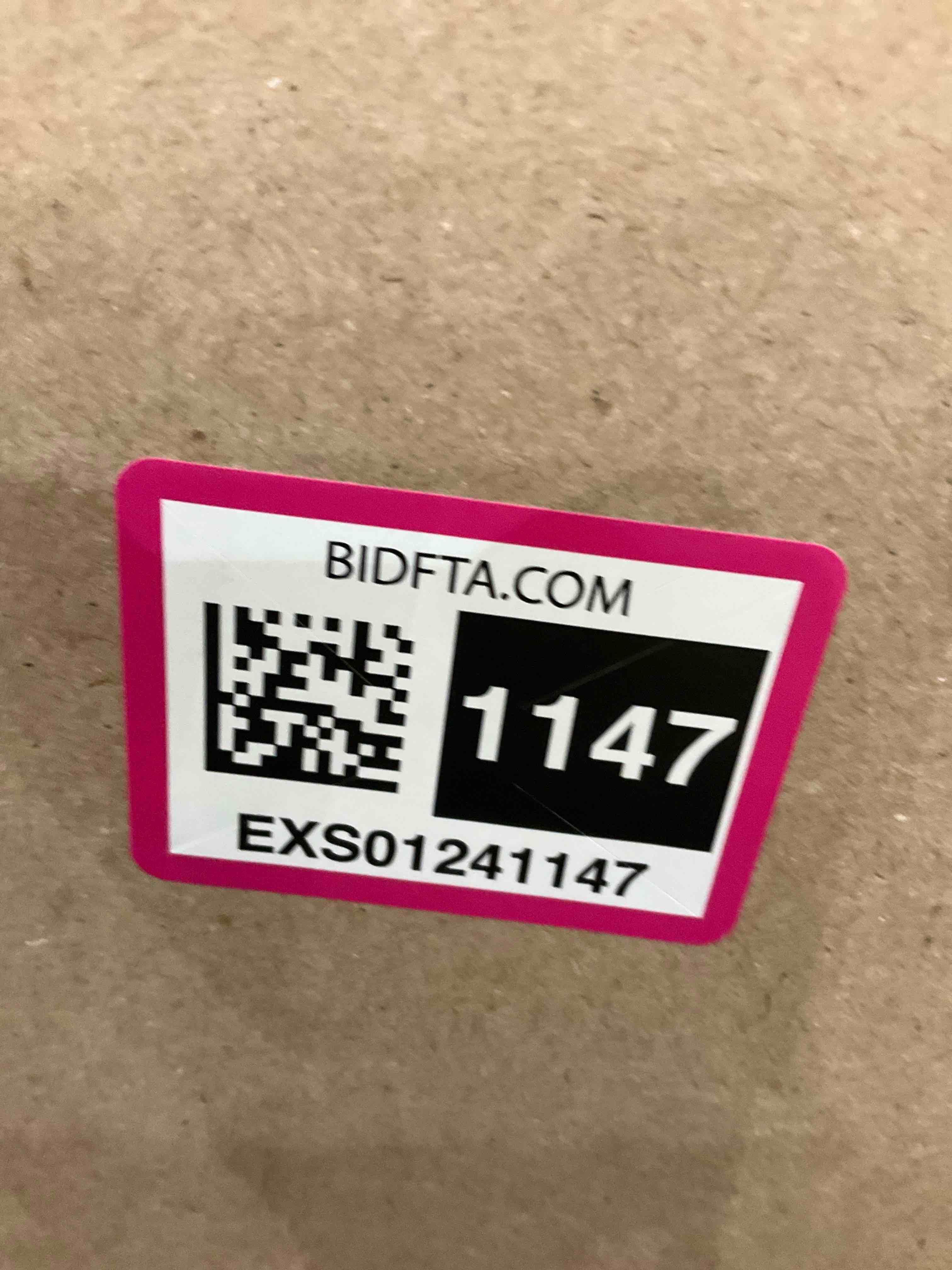 https://s3.amazonaws.com/lotting-images-prod/BargainHunt/EXS01241147_1710874381432.jpeg