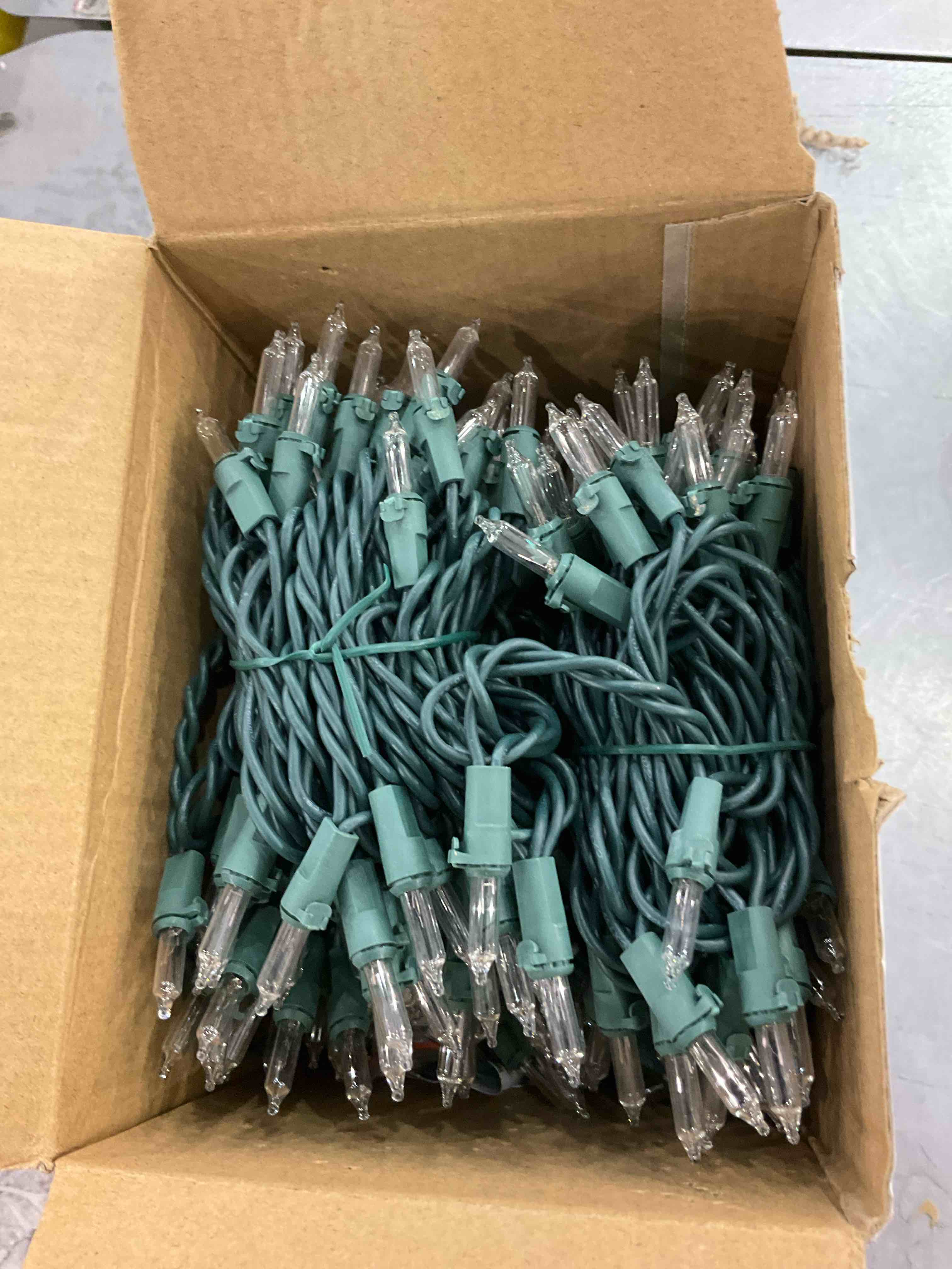 https://s3.amazonaws.com/lotting-images-prod/BargainHunt/EXS01241240_1711107587470.jpeg