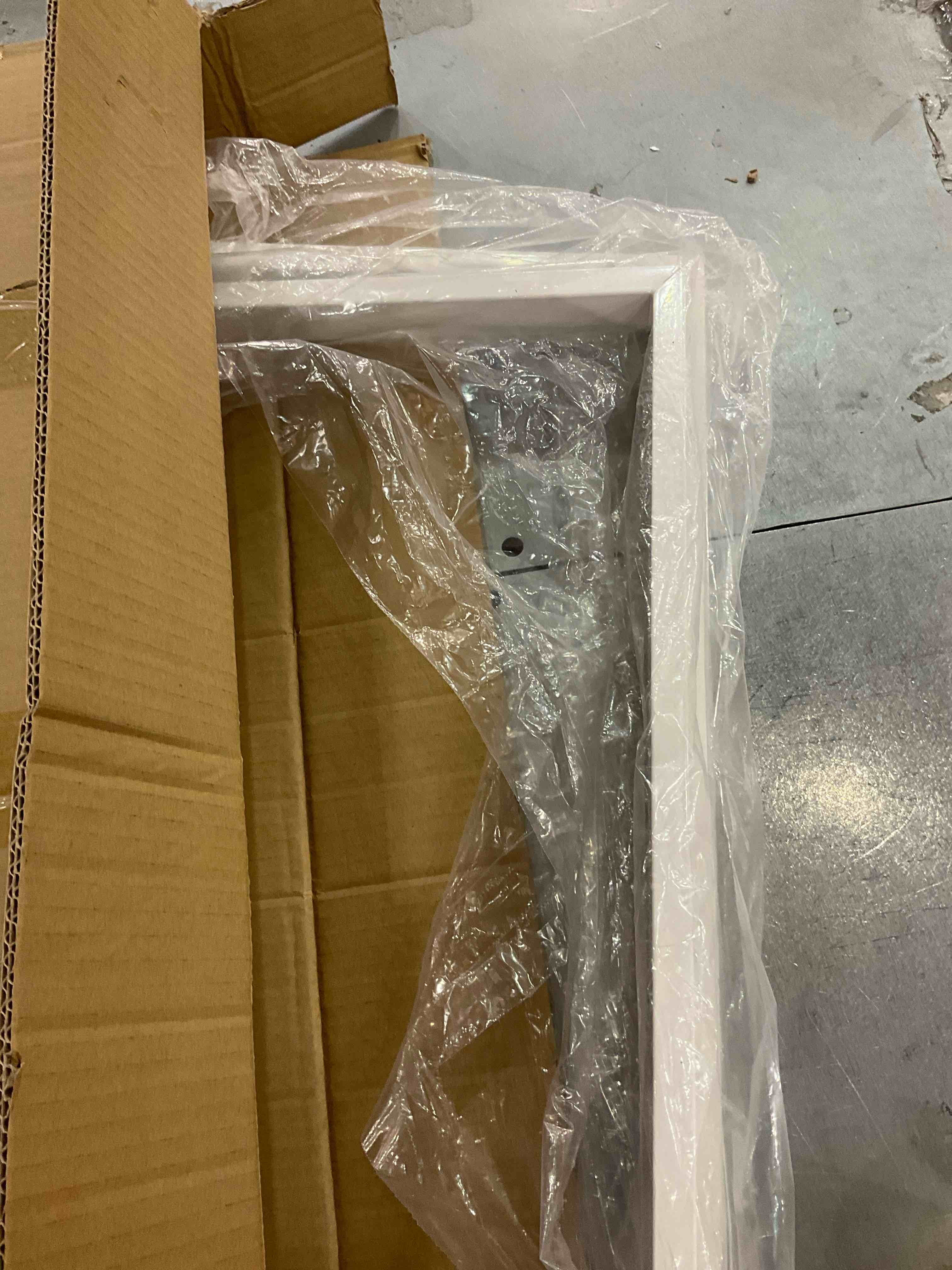https://s3.amazonaws.com/lotting-images-prod/BargainHunt/EXS01241272_1711115306029.jpeg