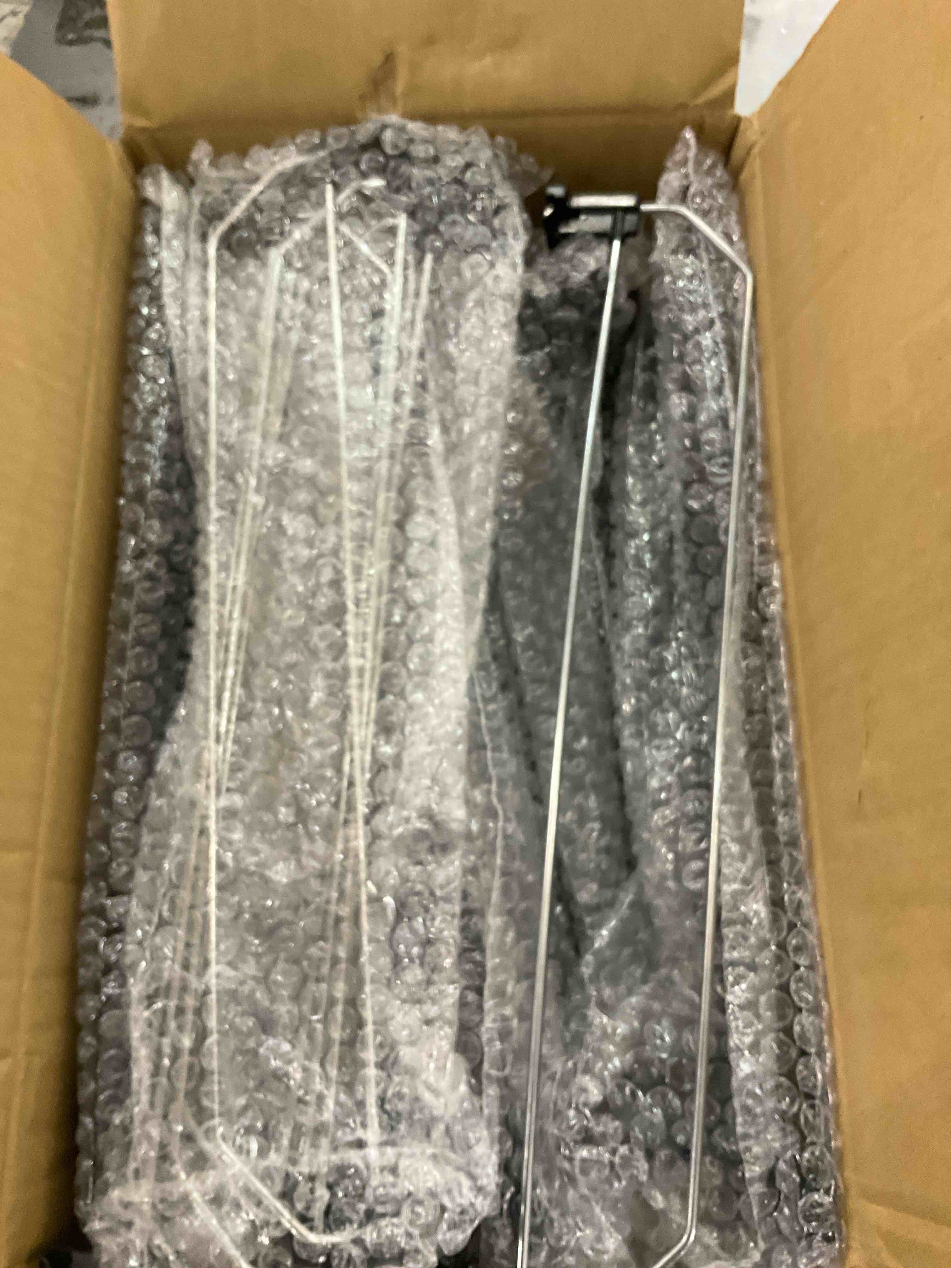 https://s3.amazonaws.com/lotting-images-prod/BargainHunt/EXS01241427_1711379171969.jpeg