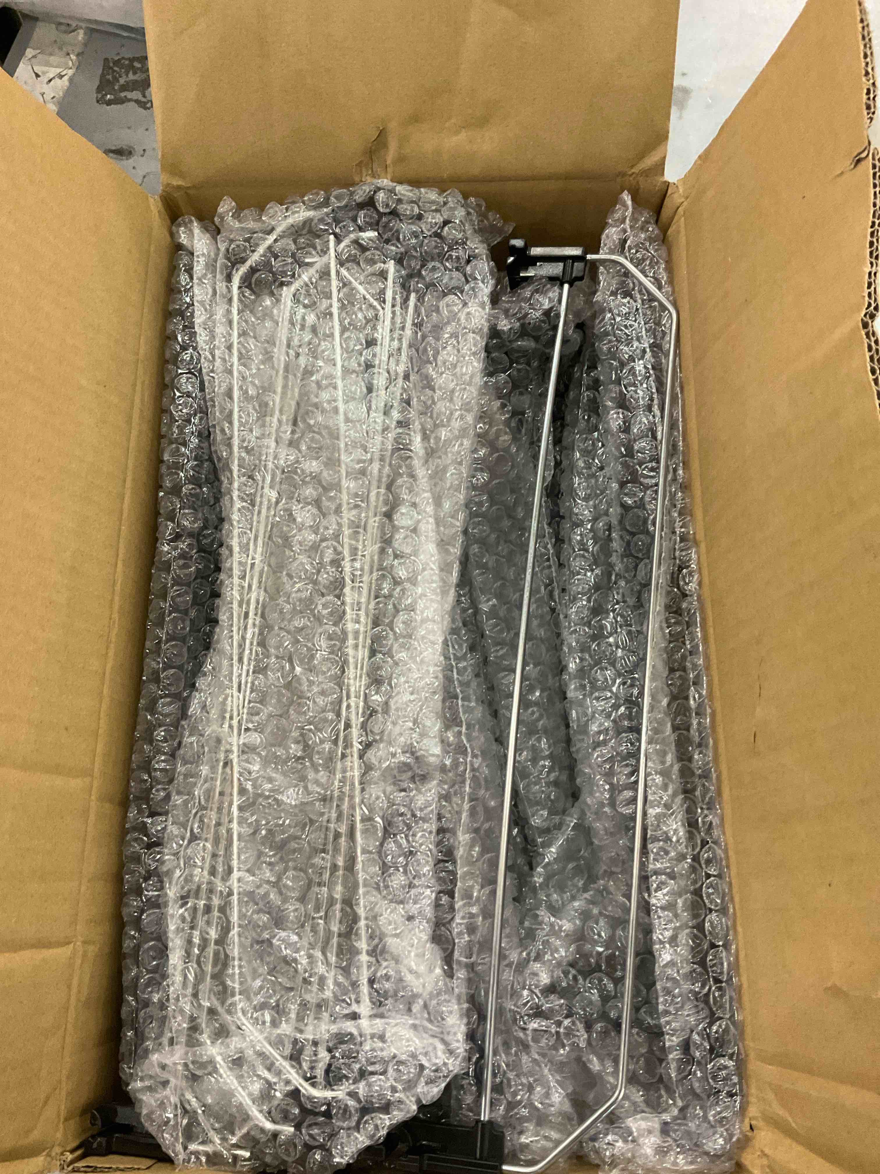 https://s3.amazonaws.com/lotting-images-prod/BargainHunt/EXS01241427_1711379173277.jpeg