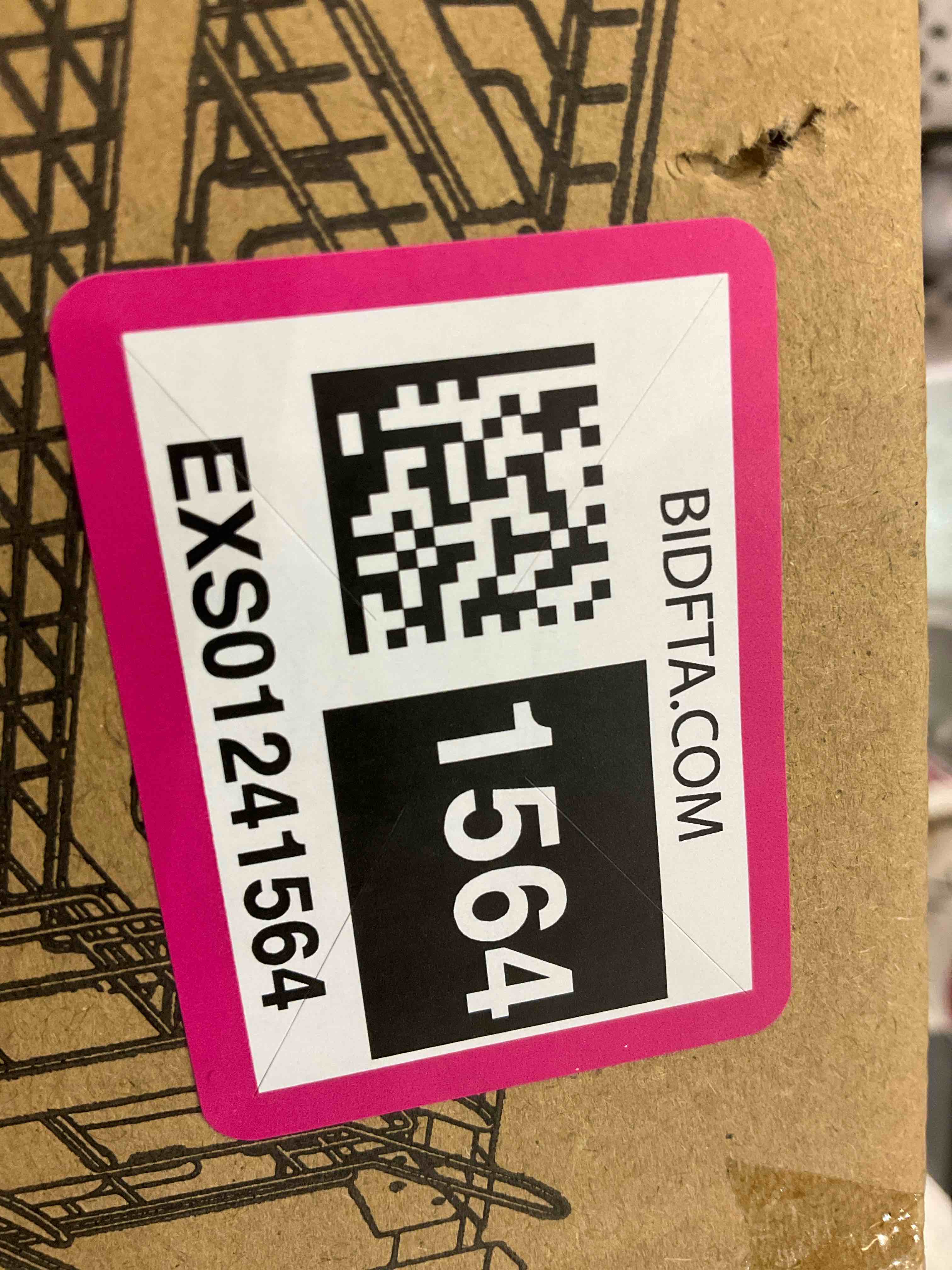 https://s3.amazonaws.com/lotting-images-prod/BargainHunt/EXS01241564_1710949295517.jpeg
