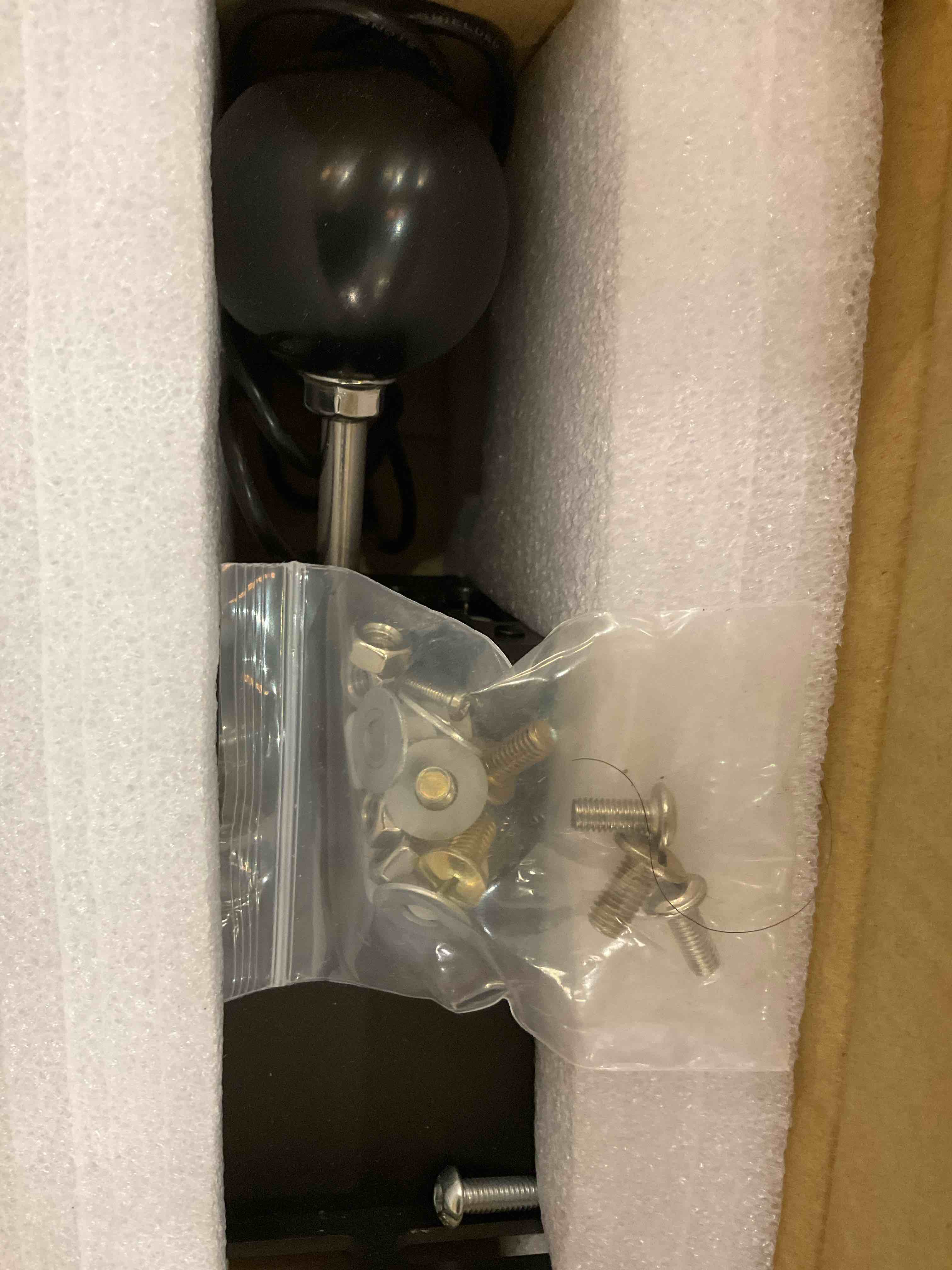 https://s3.amazonaws.com/lotting-images-prod/BargainHunt/EXS01241596_1710960804051.jpeg