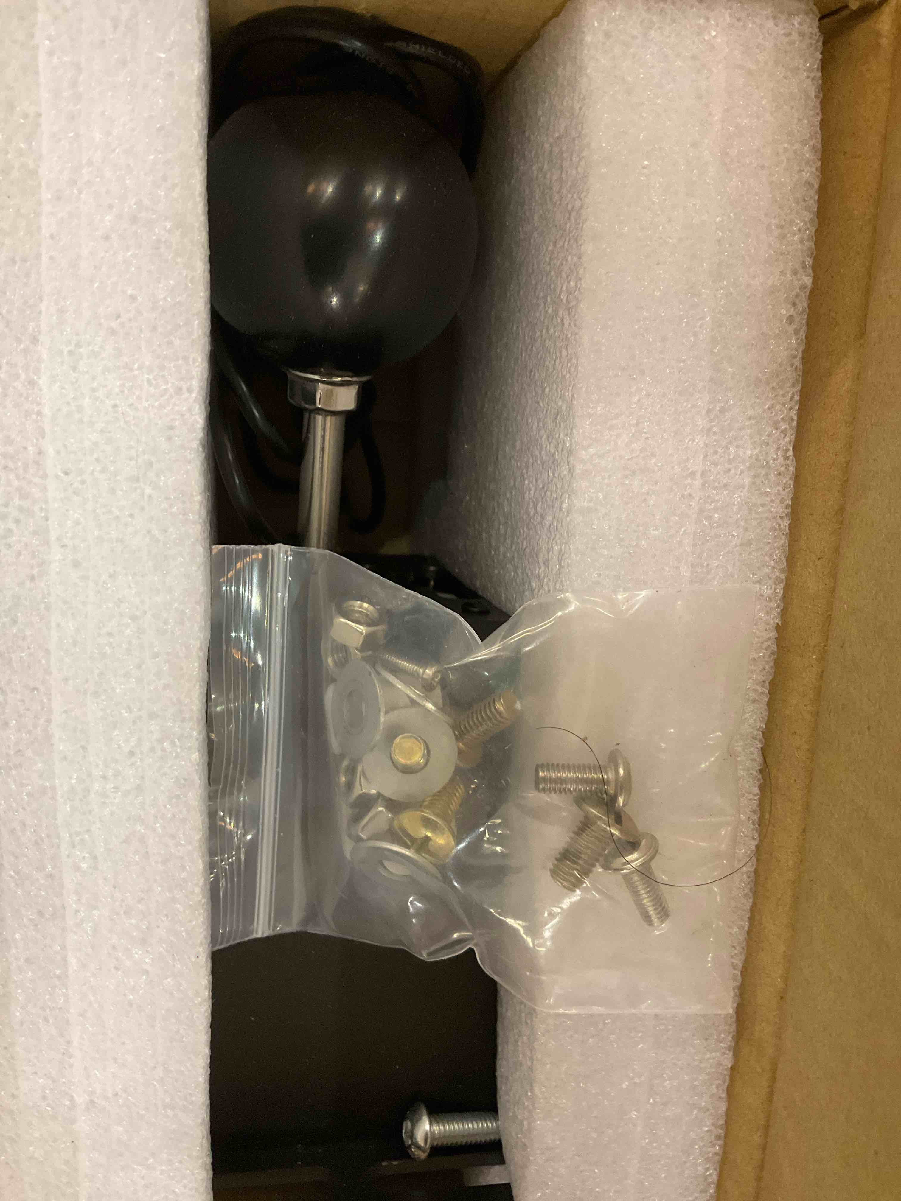 https://s3.amazonaws.com/lotting-images-prod/BargainHunt/EXS01241596_1710960805195.jpeg