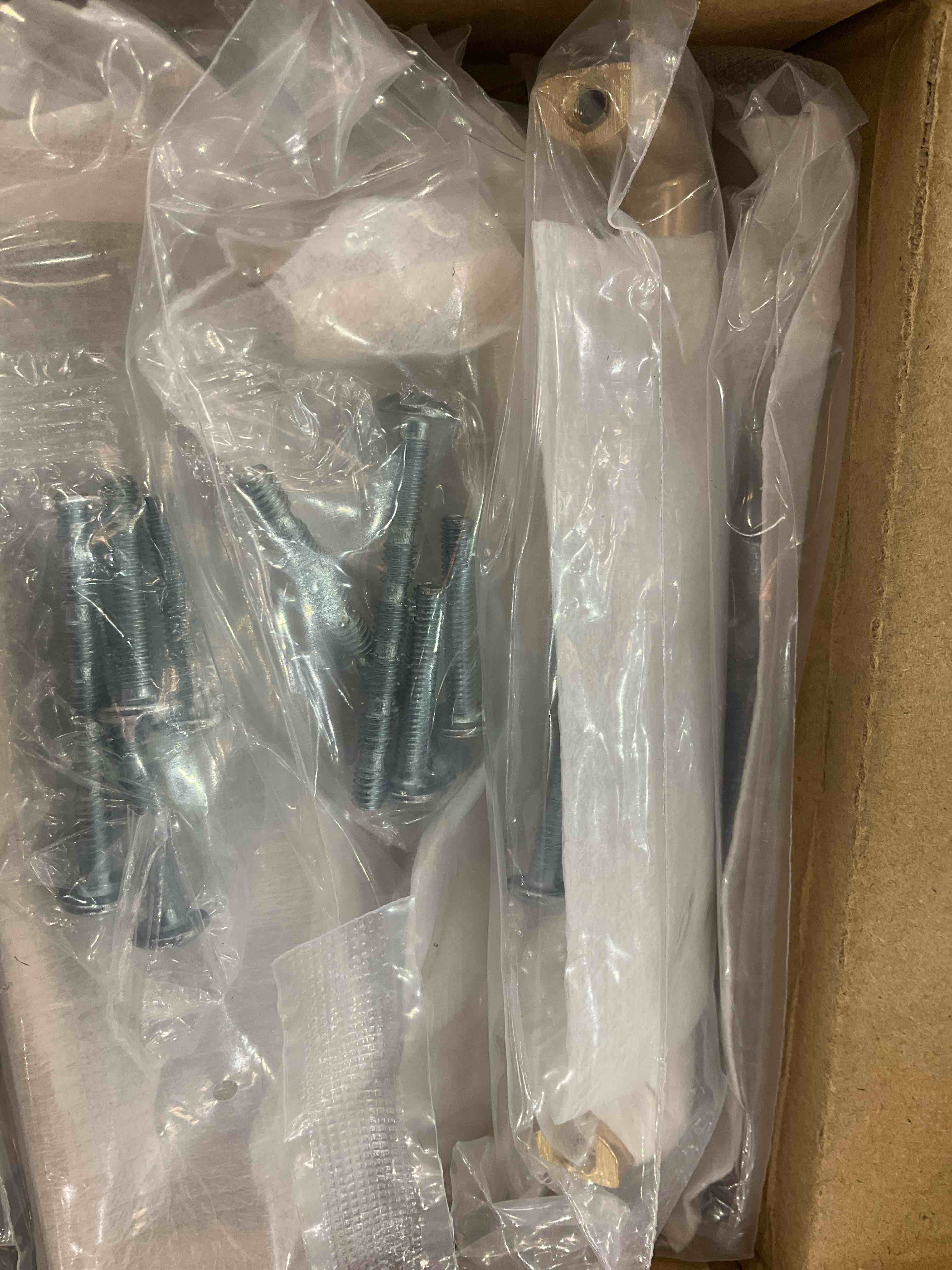 https://s3.amazonaws.com/lotting-images-prod/BargainHunt/EXS01241681_1711041657423.jpeg
