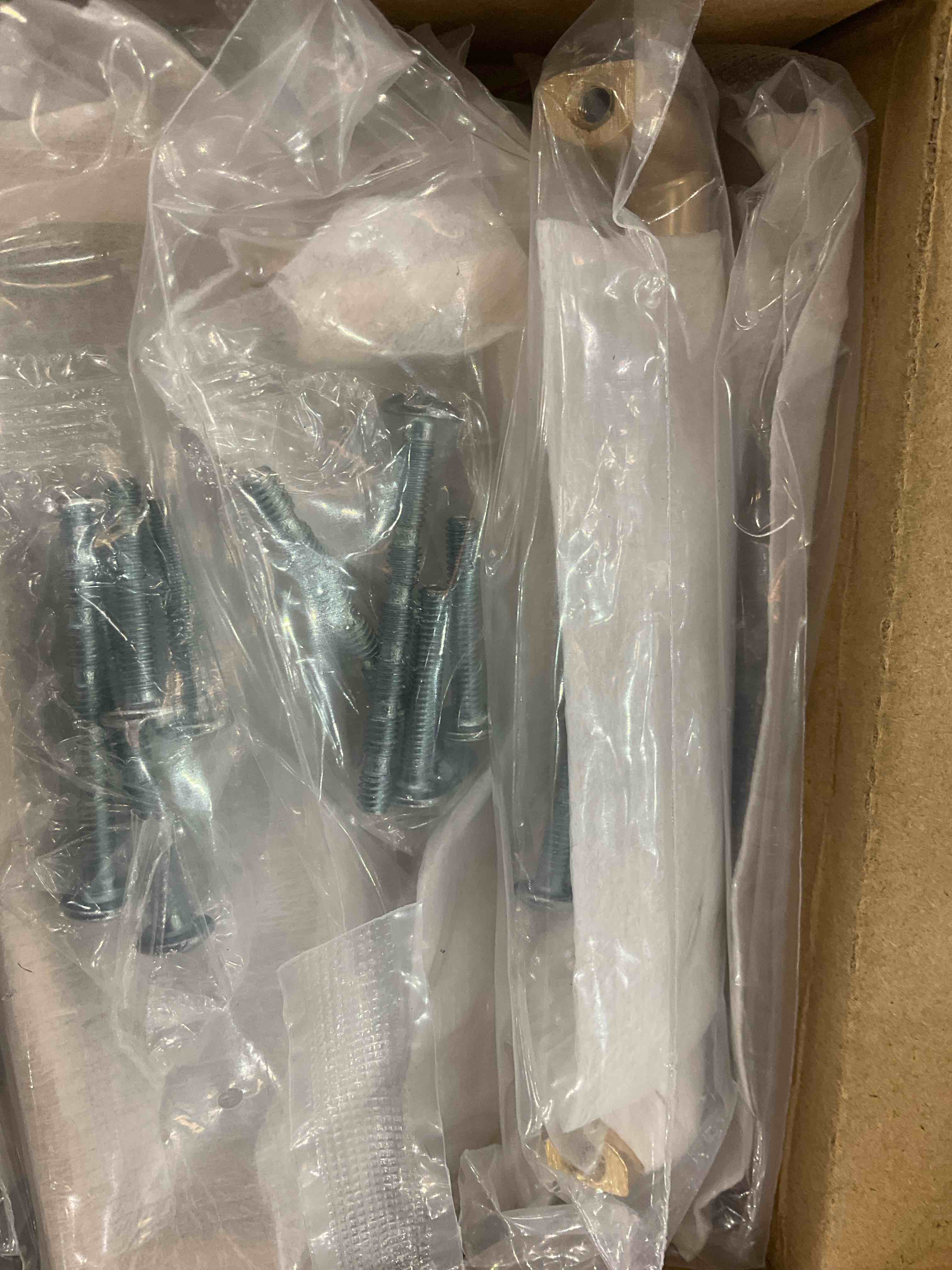 https://s3.amazonaws.com/lotting-images-prod/BargainHunt/EXS01241681_1711041658493.jpeg