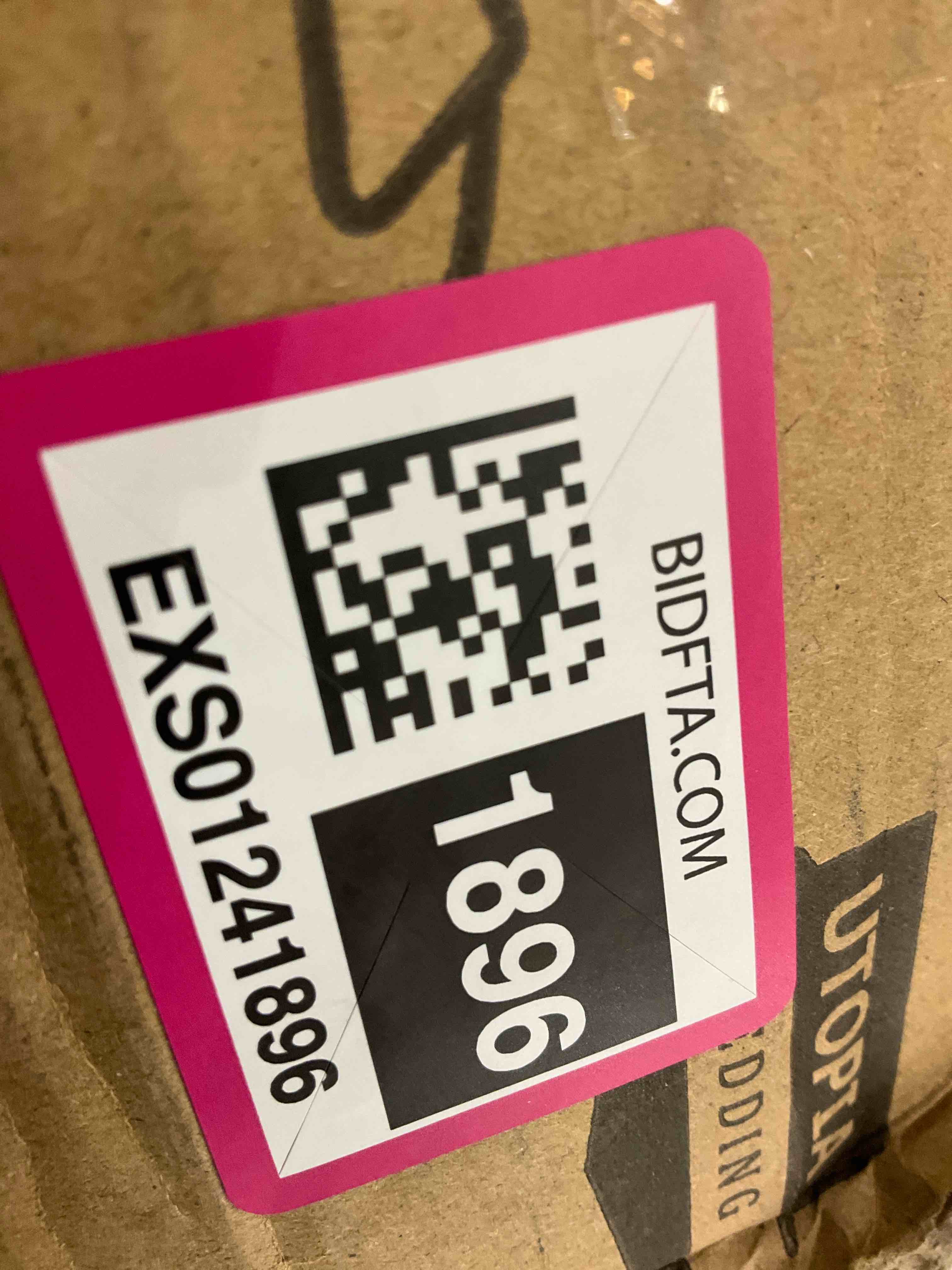 https://s3.amazonaws.com/lotting-images-prod/BargainHunt/EXS01241896_1711564046536.jpeg