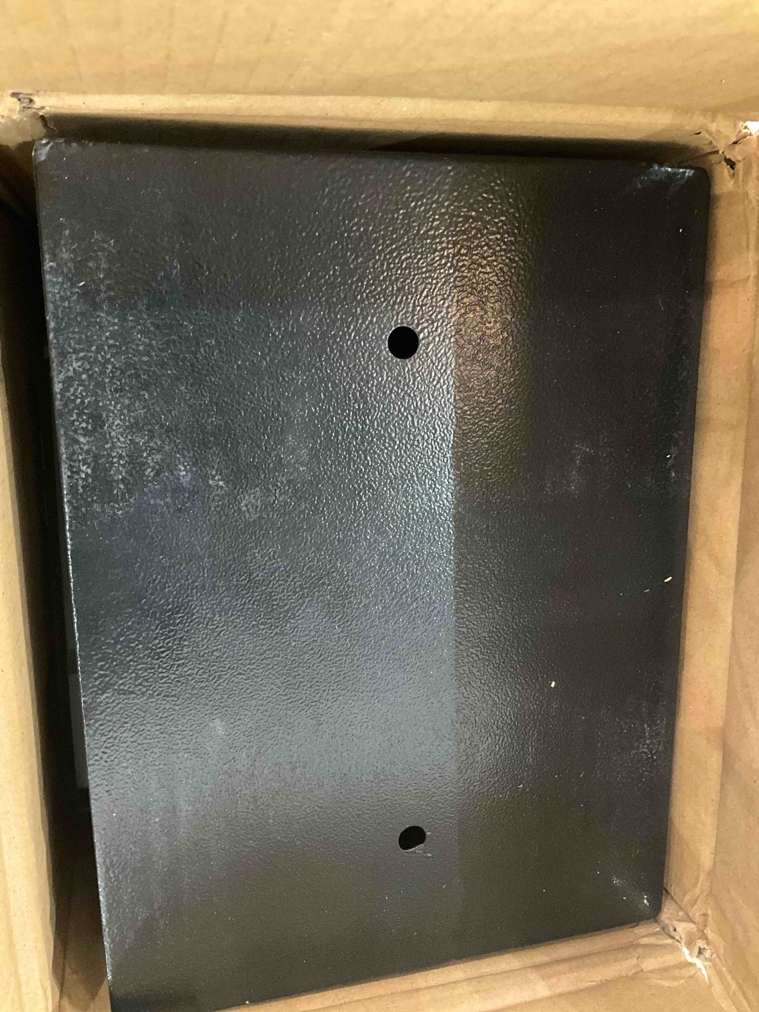 https://s3.amazonaws.com/lotting-images-prod/BargainHunt/EXS01241988_1711640376449.jpeg