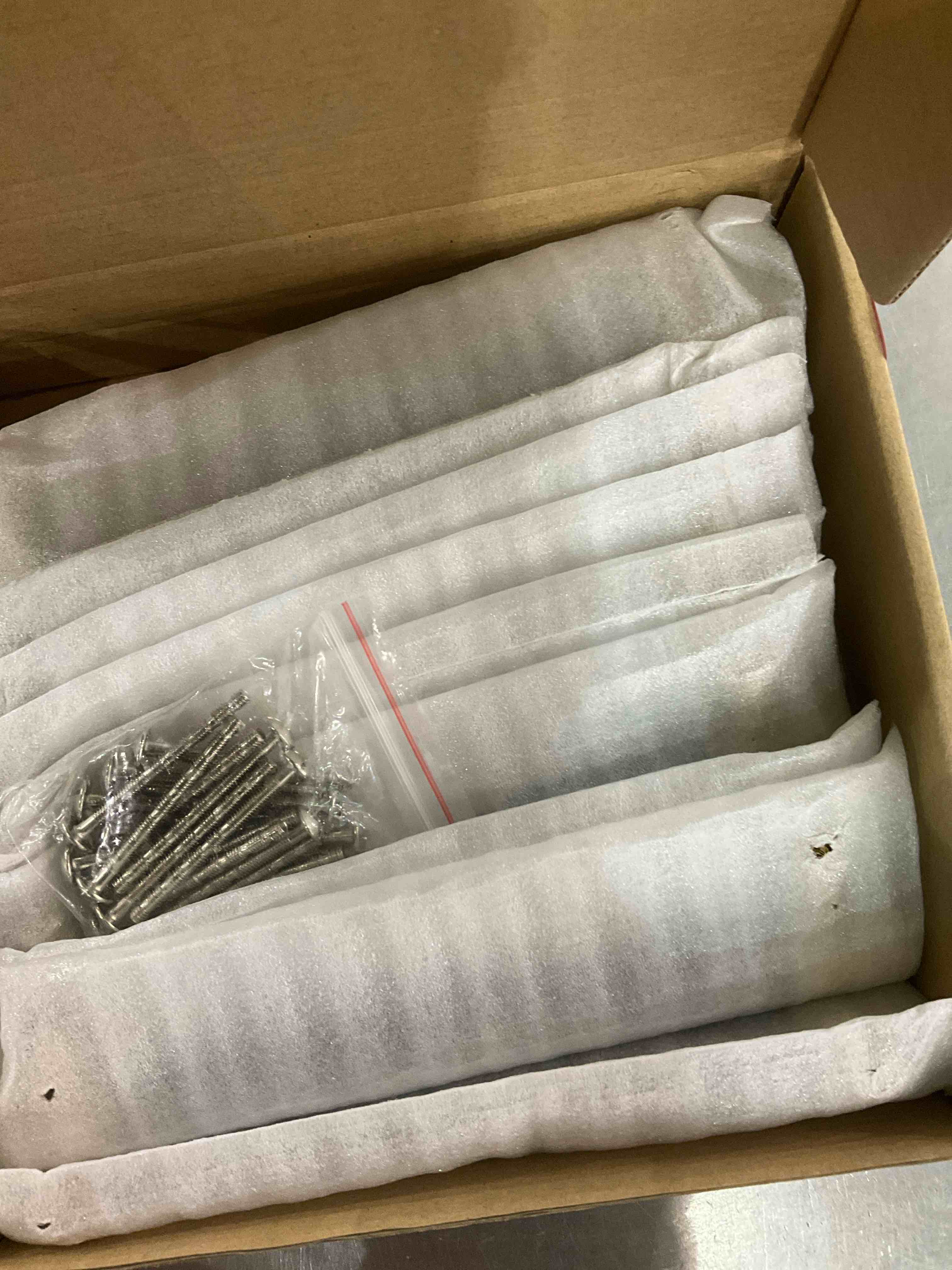 https://s3.amazonaws.com/lotting-images-prod/BargainHunt/EXS01242049_1710938745463.jpeg