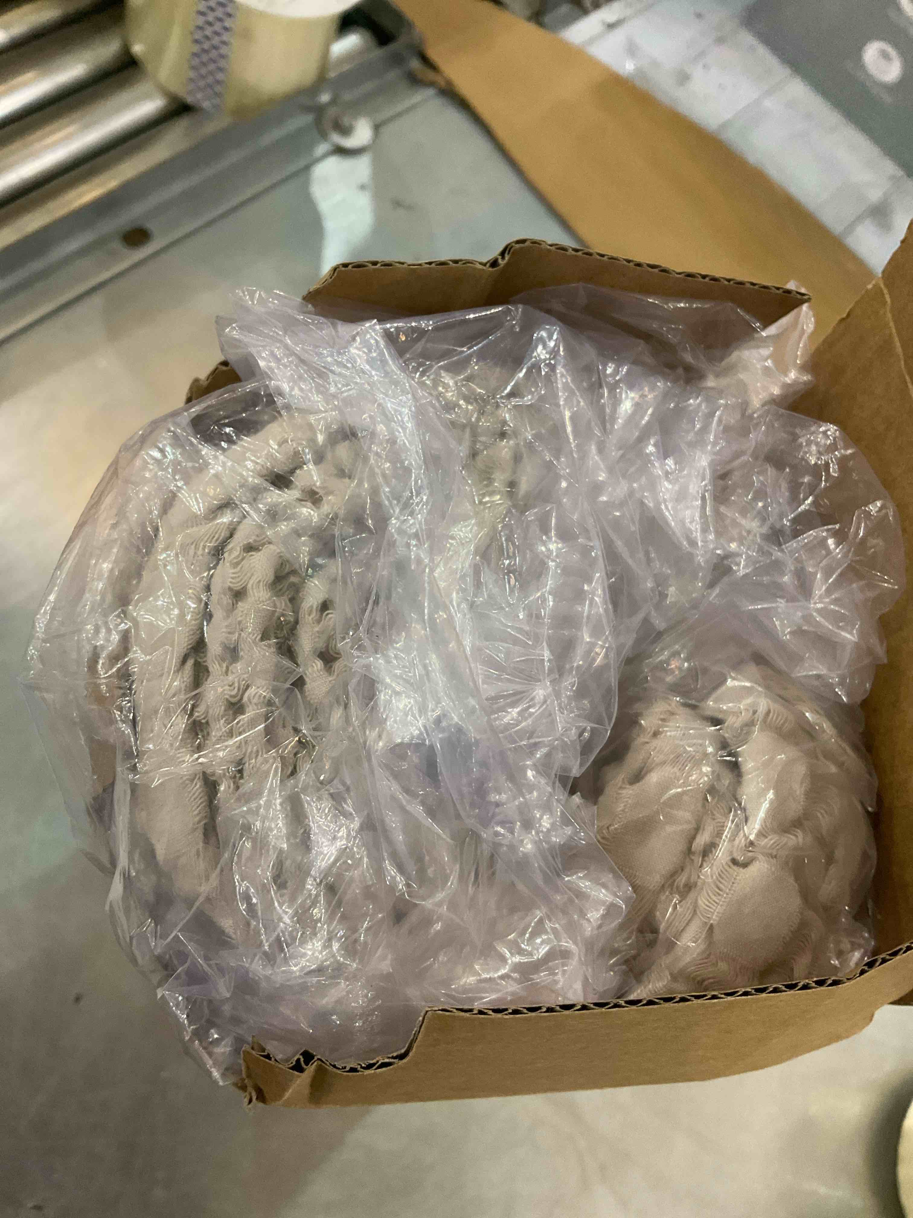 https://s3.amazonaws.com/lotting-images-prod/BargainHunt/EXS01242081_1710946008009.jpeg