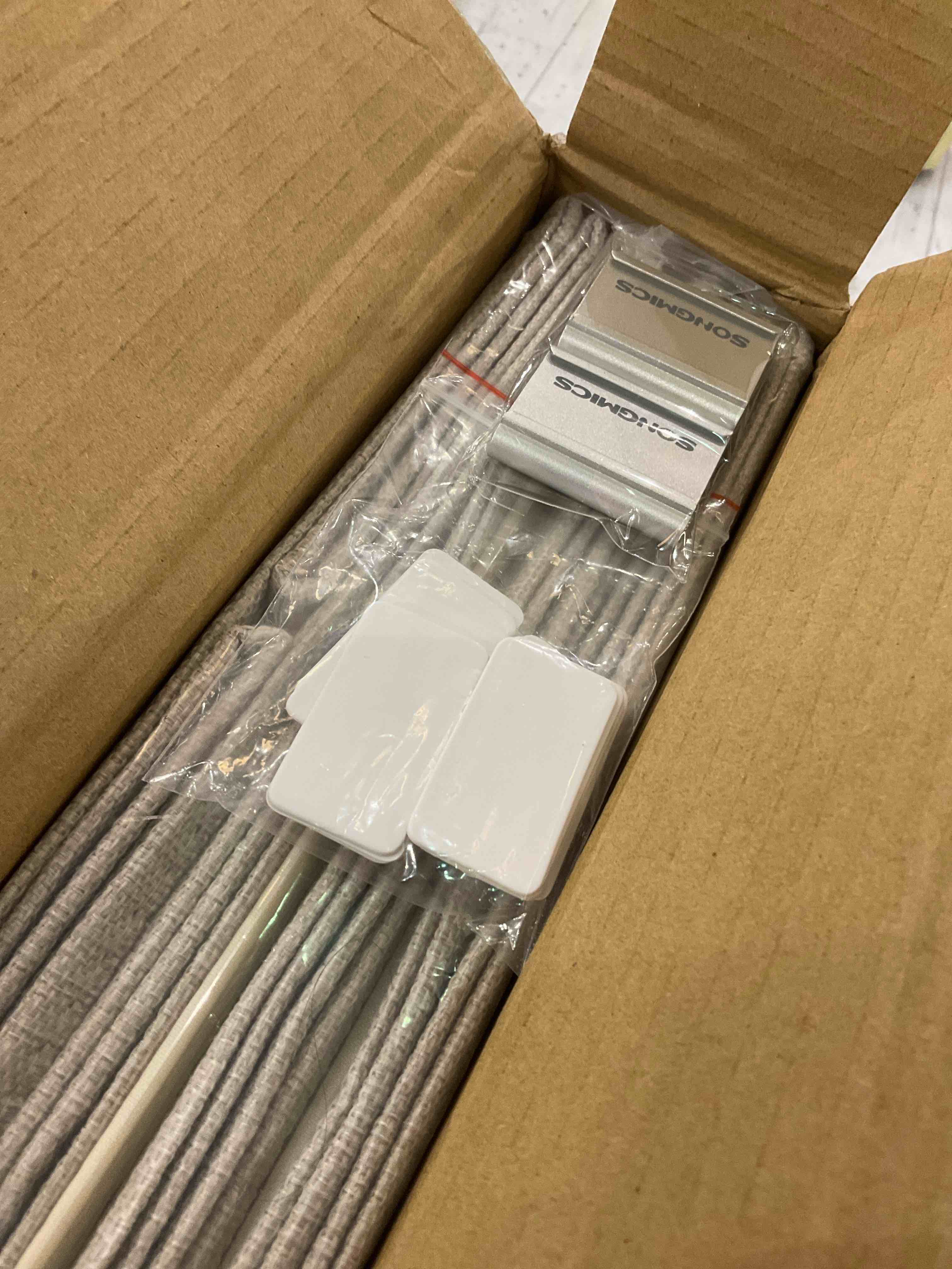 https://s3.amazonaws.com/lotting-images-prod/BargainHunt/EXS01242151_1711120533180.jpeg